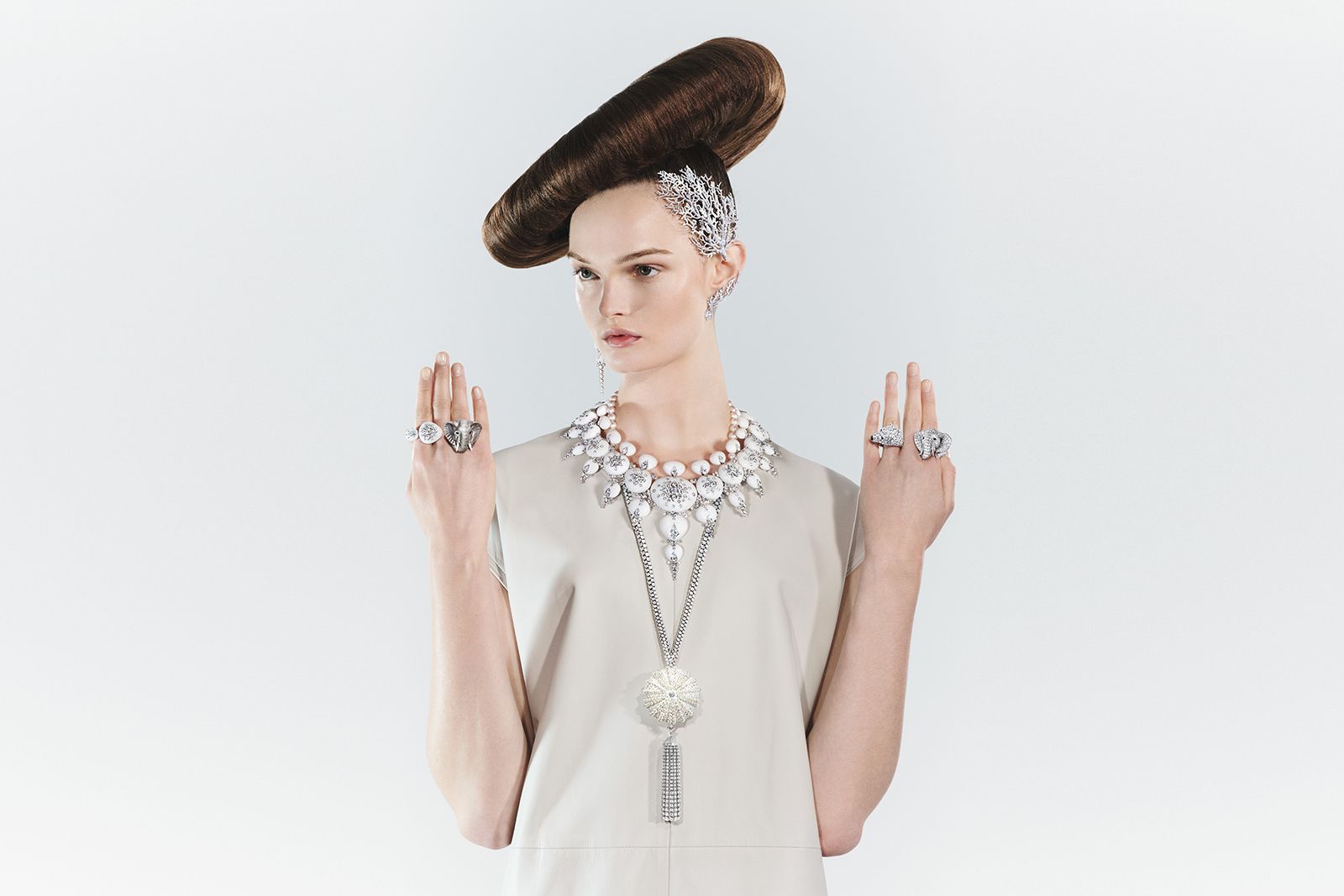  Model wearing full set of jewels from the Boucheron Pebble Woman suite from the Ailleurs High Jewellery collection