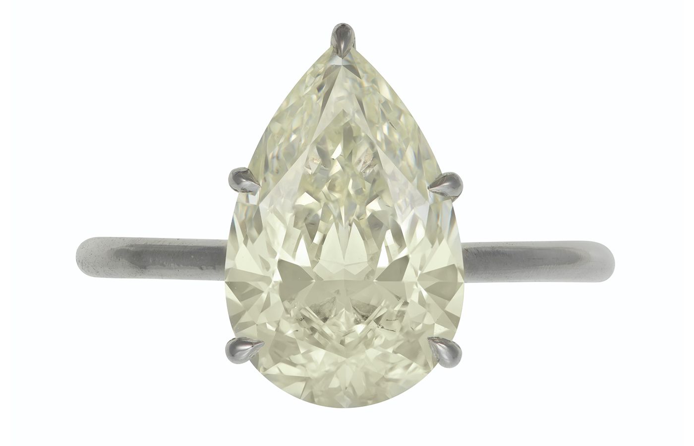 A ring sold at Christies featuring a pear-shaped diamond cut from the Diavik diamond