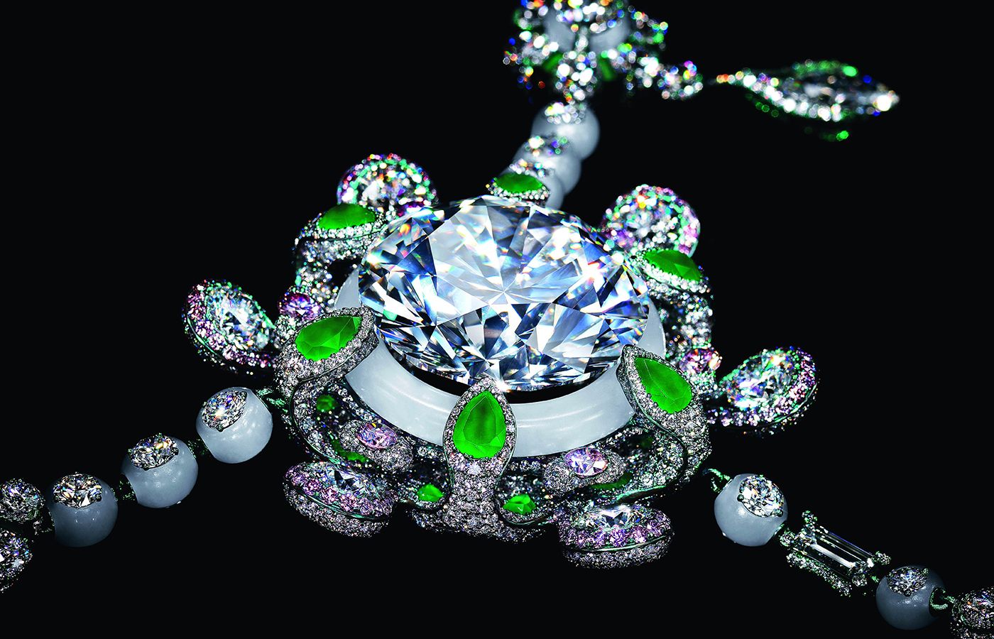  A Heritage in Bloom necklace that was valued at $200 million