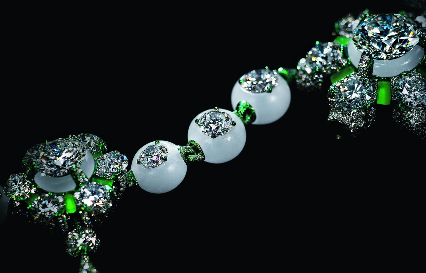  The Wallace Chan  A Heritage in Bloom necklace also features a variety of precious coloured gemstones 