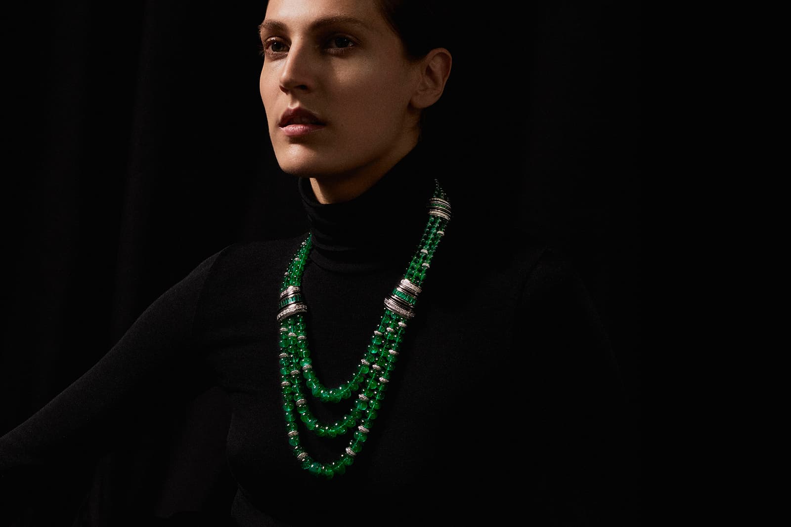  Boucheron Plastron Émeraudes transformable necklace with 220 Zambian emerald beads of 1,071.97 carats, diamonds, further emeralds, onyx and black lacquer in white gold and platinum from the ‘A History of Style, Art Déco’ High Jewellery collection