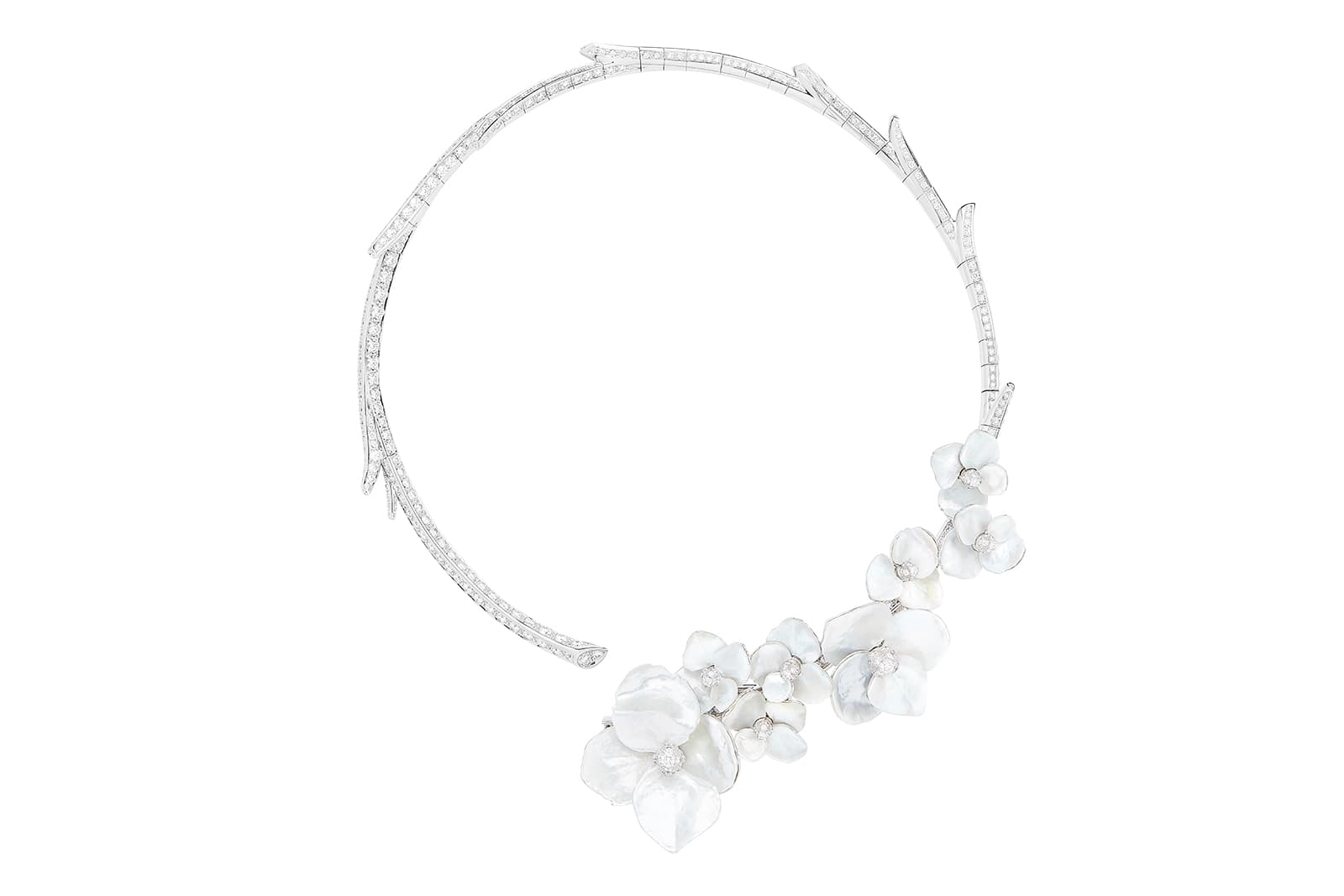  Boucheron High Jewellery Signature collection Nuage de Fleurs Question Mark transformable necklace set with mother-of-pearl and diamonds in white gold