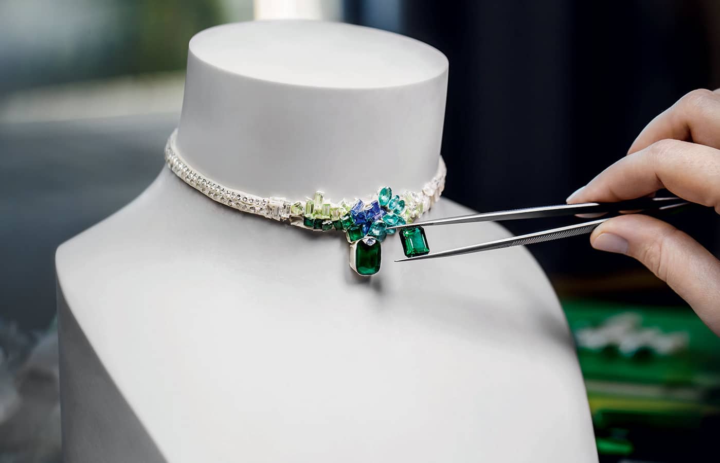 Dior Joaillerie necklace in white gold, platinum, emeralds and precious coloured gemstones from the Dearest Dior High Jewellery collection