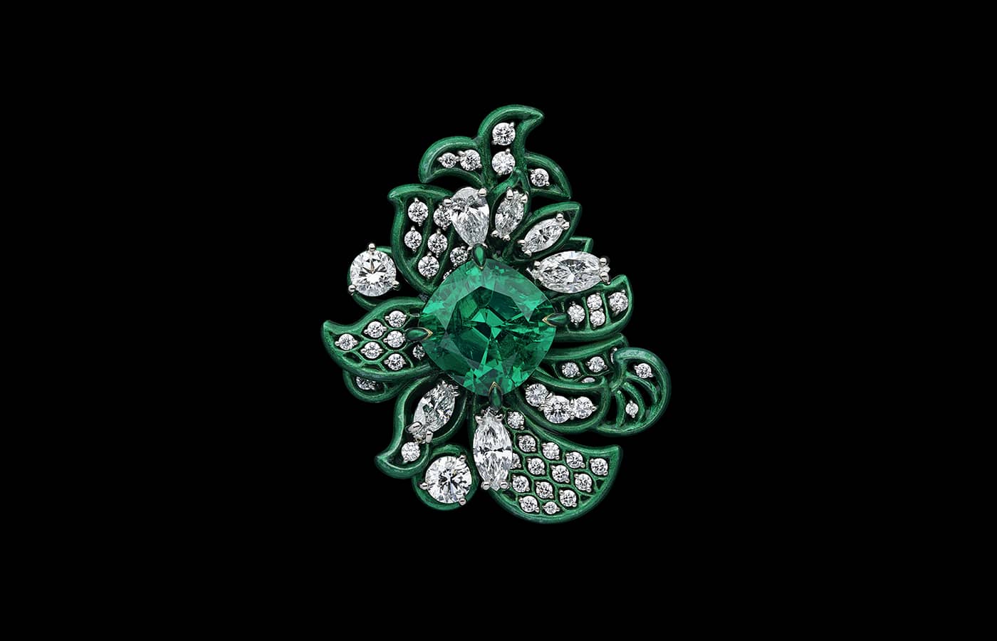 Dior Joaillerie ring in white gold, platinum, diamonds, emerald and green lacquer from the Dearest Dior High jewellery collection