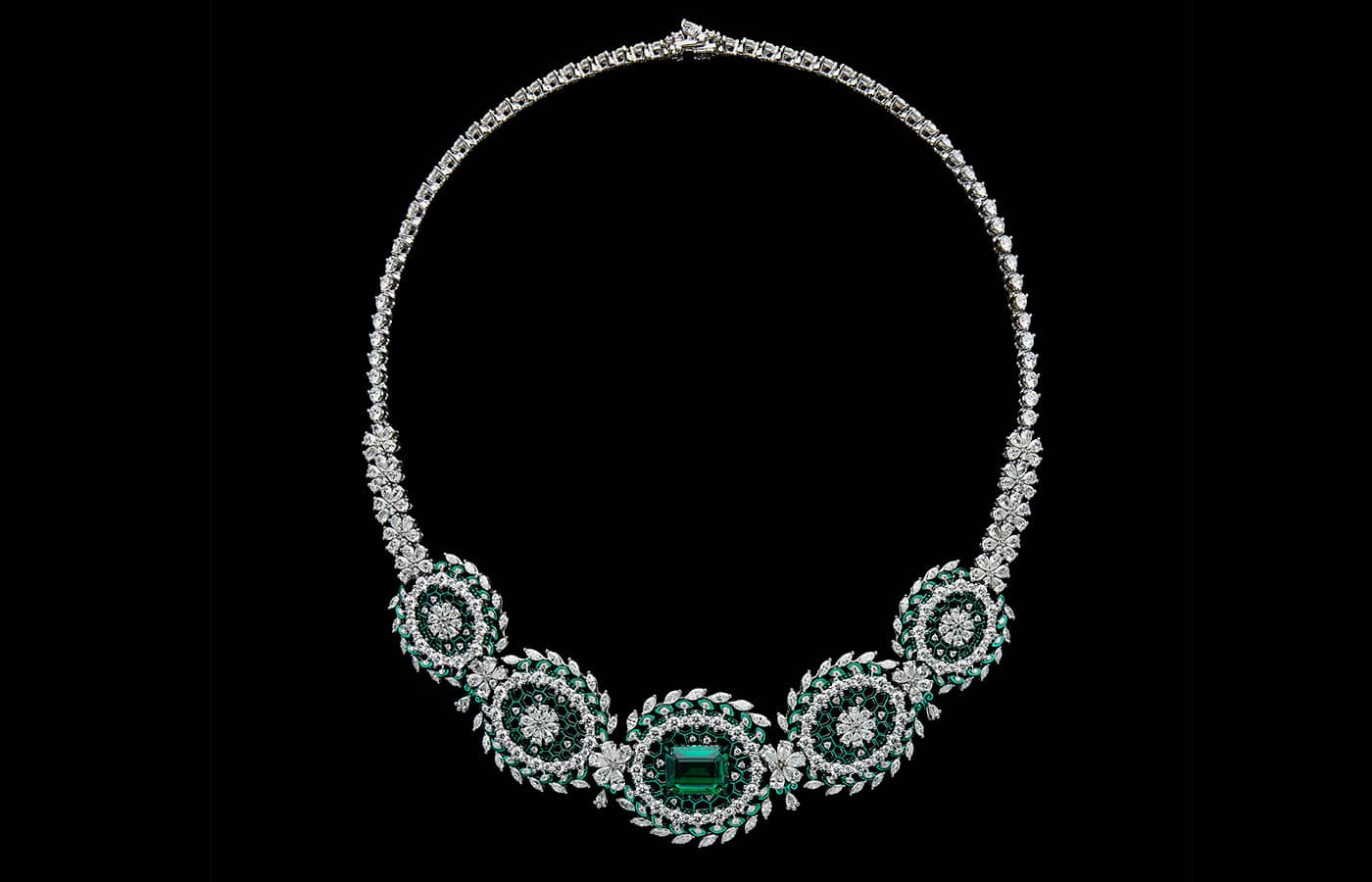  Dior Joaillerie necklace in white gold, platinum, diamonds, emerald and green lacquer from the Dearest Dior High jewellery collection