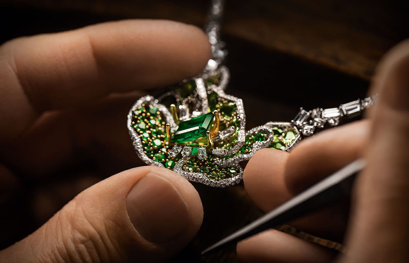  Making of the  Dior Joaillerie Rose necklace in white gold, yellow gold, platinum, diamonds, emeralds and tsavorite garnets from the Dearest Dior High Jewellery collection