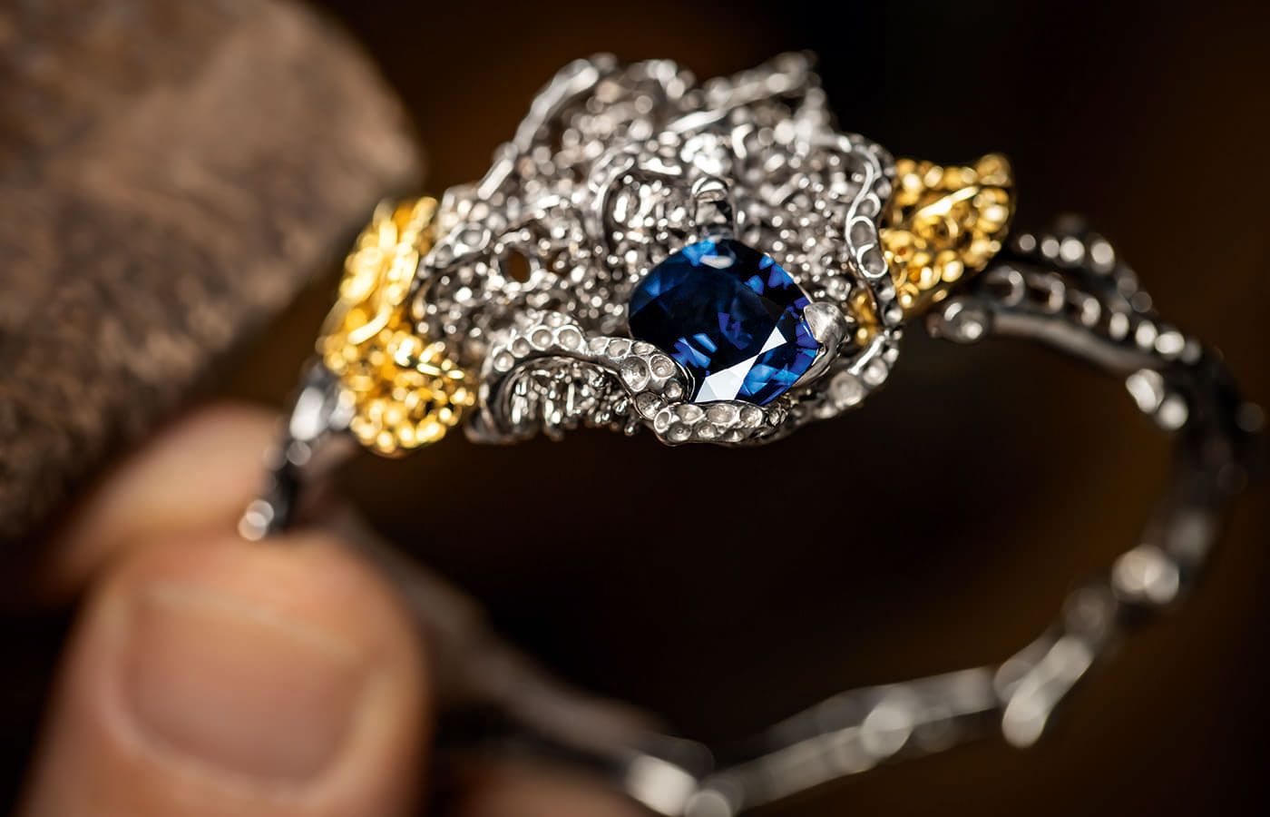  Making of the Dior Joaillerie bracelet in white gold, yellow gold, platinum, and sapphire from the Dearest Dior High Jewellery collection