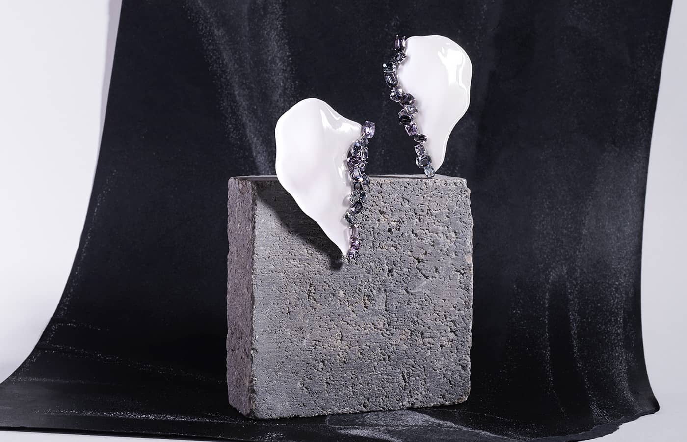  Feng J Coeur Blanc earrings in white lacquer and coloured gemstones