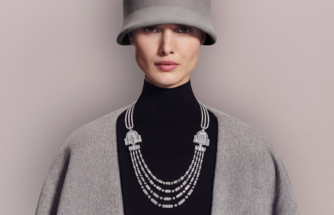  Frosty White necklace with diamonds and rock crystal in 18k white gold, which can be worn in six different configurations, from the Boucheron Like a Queen High Jewellery Collection 
