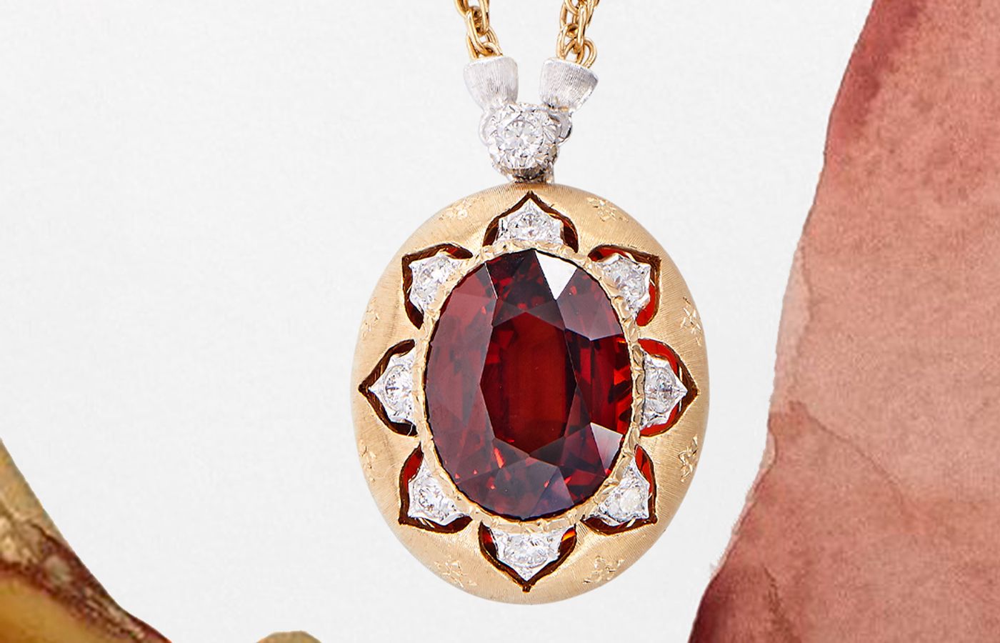 Buccellati Macri Color Pendant necklace in gold, featuring a 10.91-ct garnet and diamonds from the Macri Color High Jewellery collection