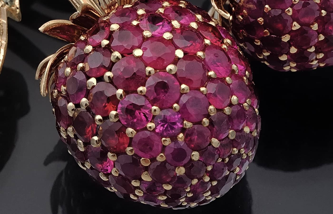 Professionals can attend the International Jewellery School in St Petersburg to develop their gem-setting skills