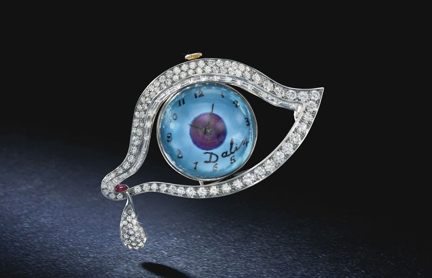 Brooch on display at the Modern Jewellery Exhibition at Goldsmiths’ Hall in London in 1961, curated by Graham Hughes
