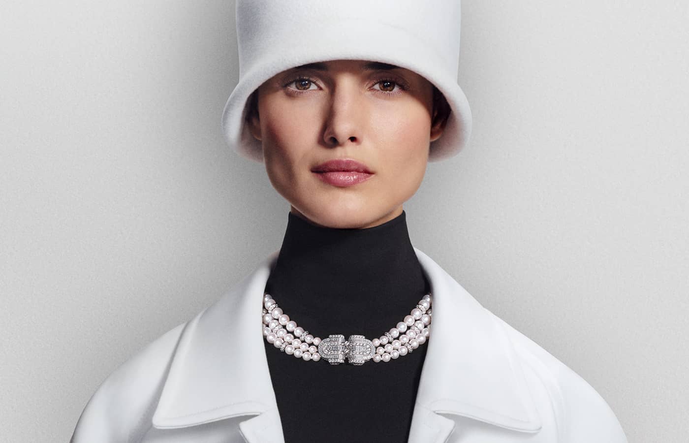 Moon White multiwear necklace with Akoya pearls and diamonds in 18k white gold from the Boucheron Like a Queen High Jewellery Collection 