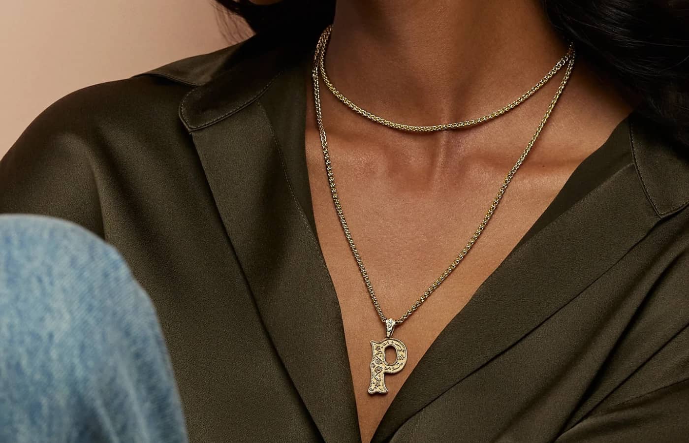 Marlo Laz P pendant in gold