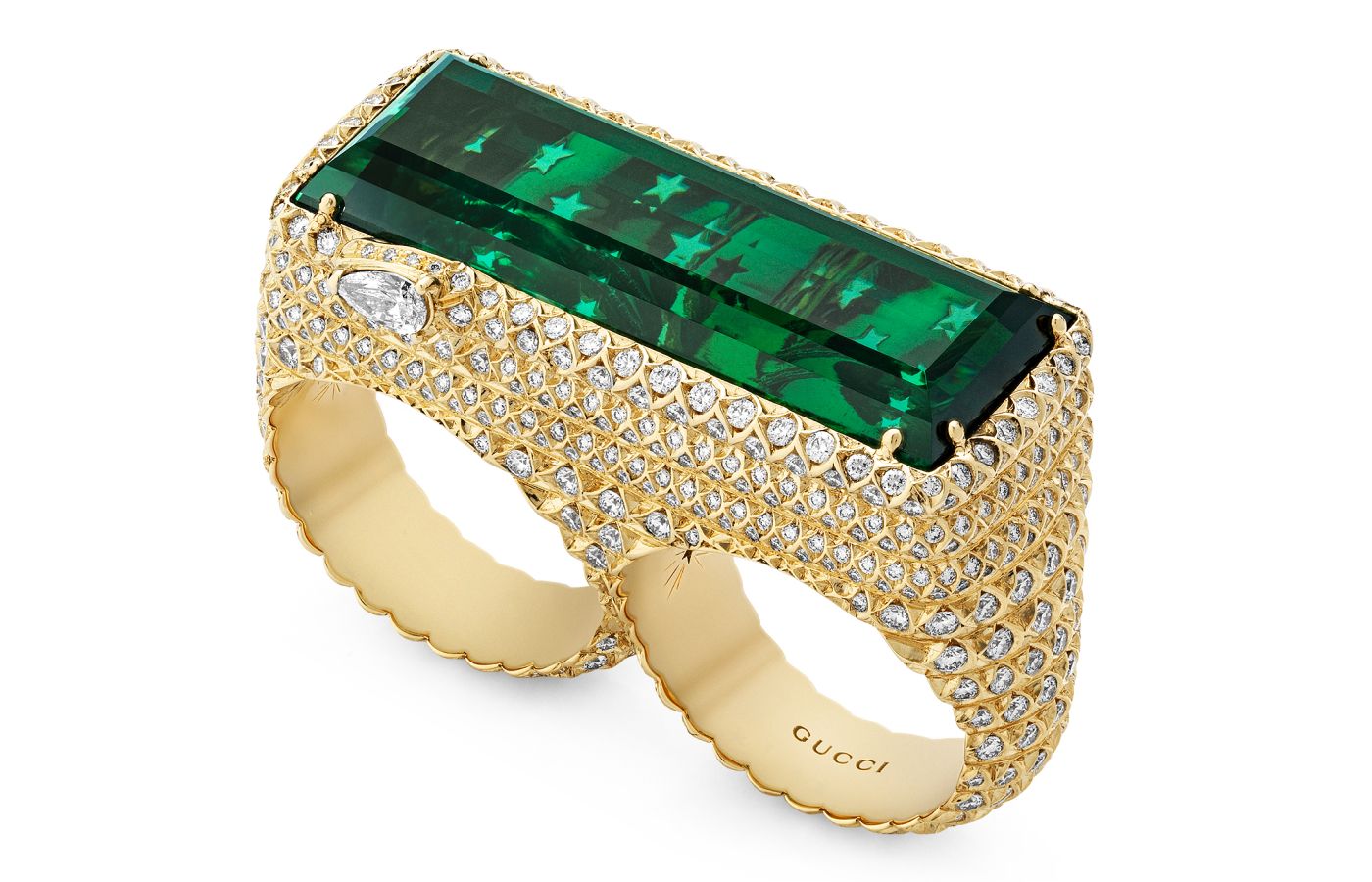  The Gucci green gemstone two-finger ring with diamonds in 18k yellow gold worn by Jessica Chastain at the SAG Awards 2023
