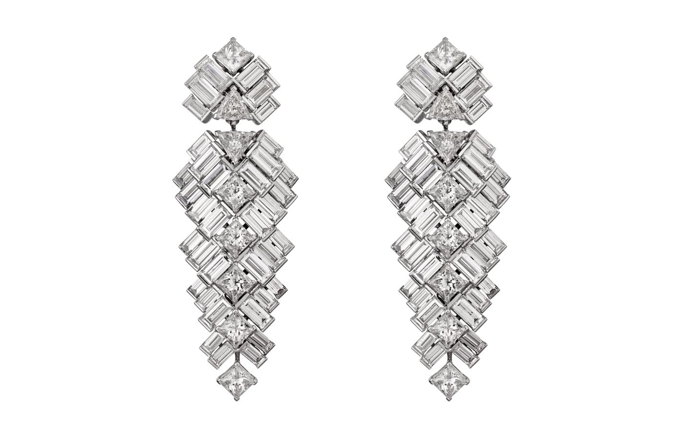  The Cartier Reflection de Cartier earrings with diamonds in 18k white gold worn by actress Meghann Fahy at the SAG Awards 2023