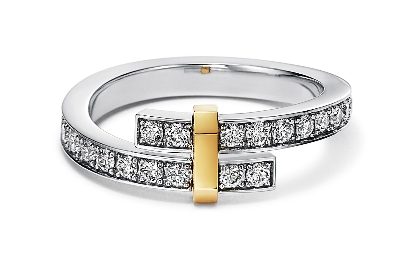  Jenna Ortega wore this Tiffany & Co. Edge Bypass ring with diamonds in platinum and yellow gold to the SAG Awards 2023