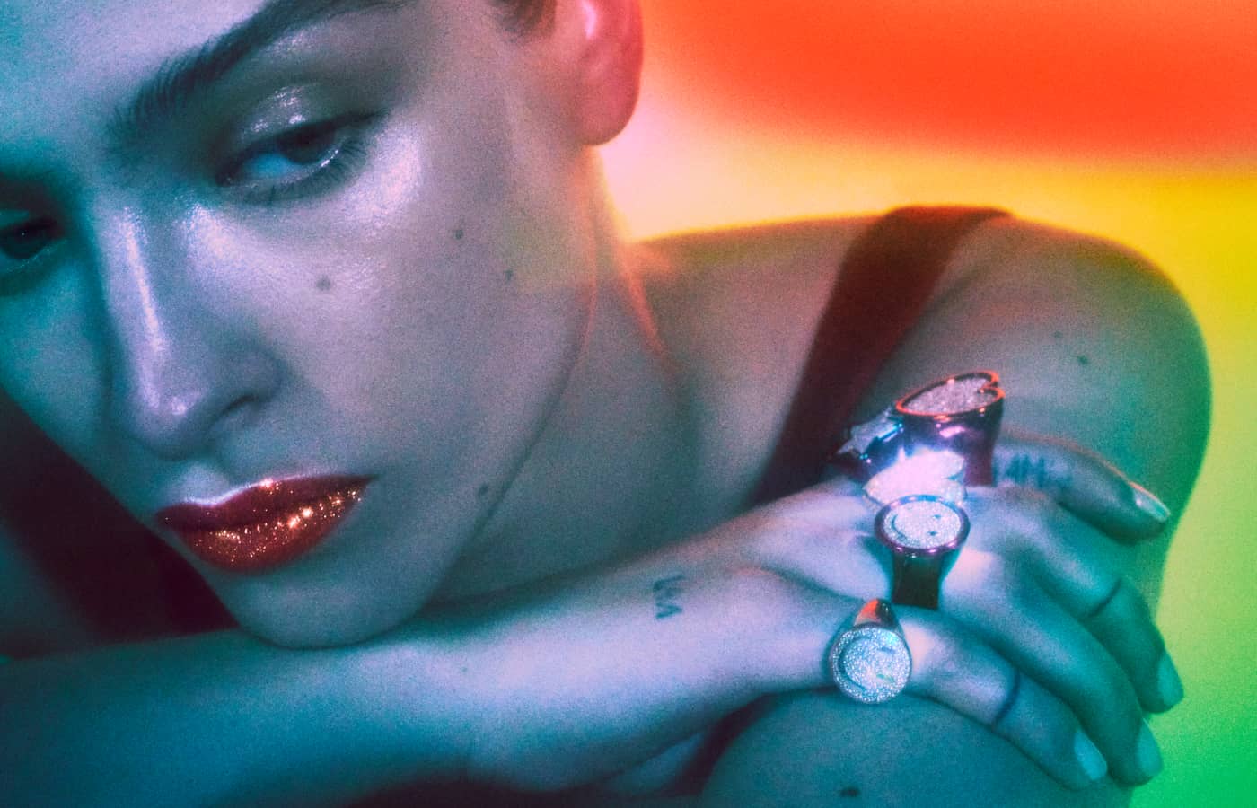 Model wearing EERA rings in white gold, rhodium and diamond
