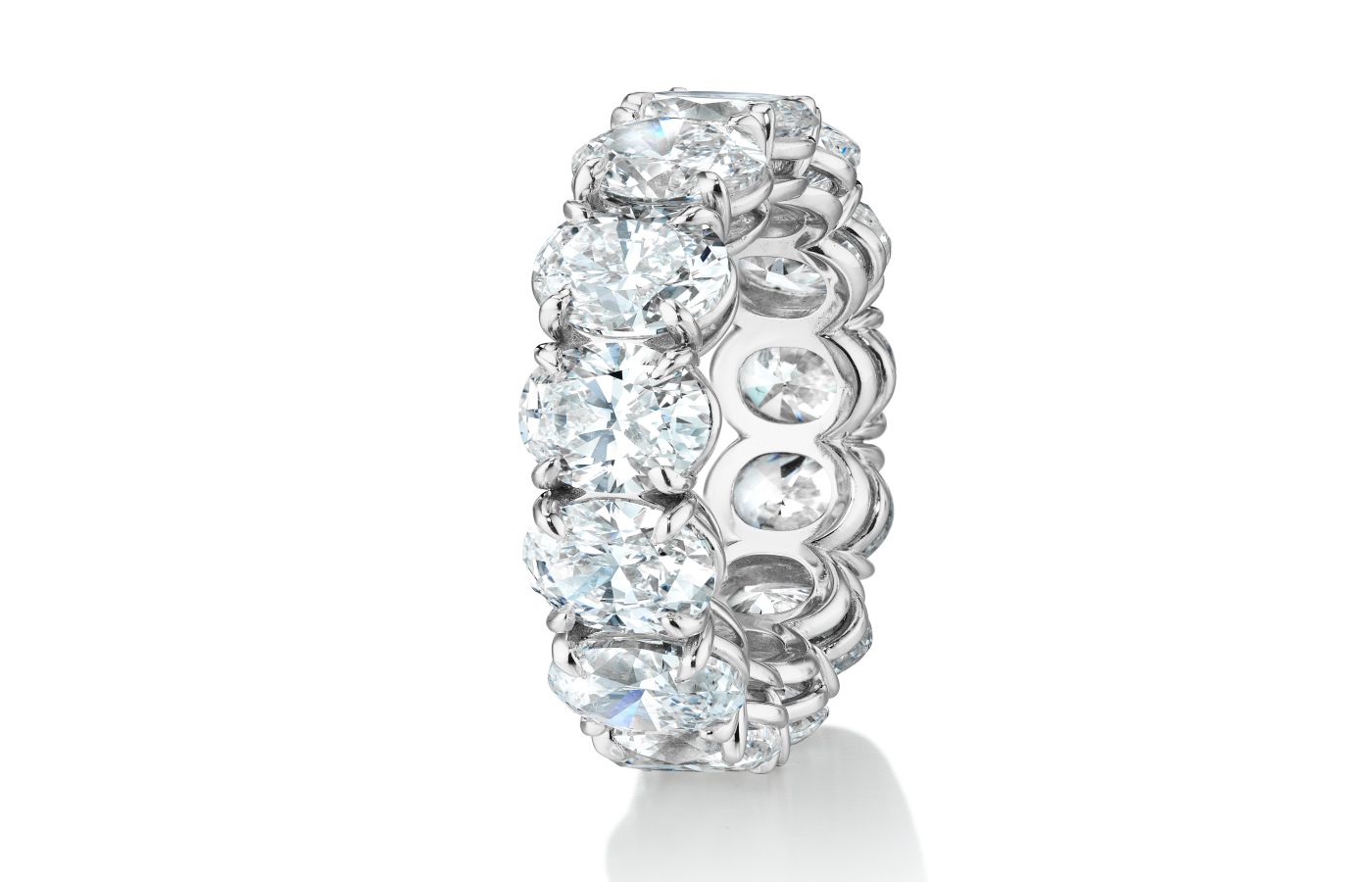  ARAZI eternity ring with oval-shaped diamonds 