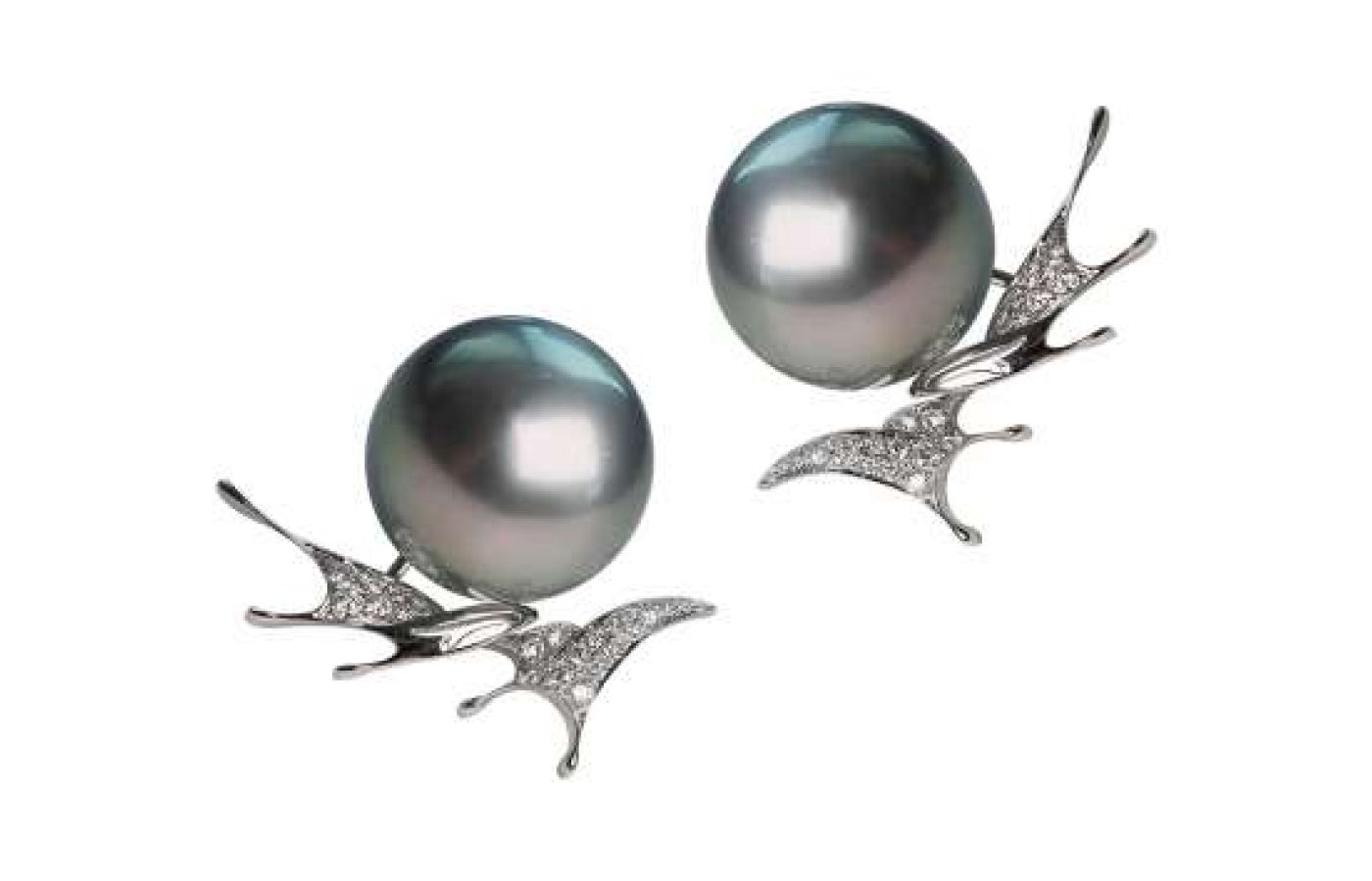  Pearl and diamond earrings from the TATTOO collection by Simone Jewels 