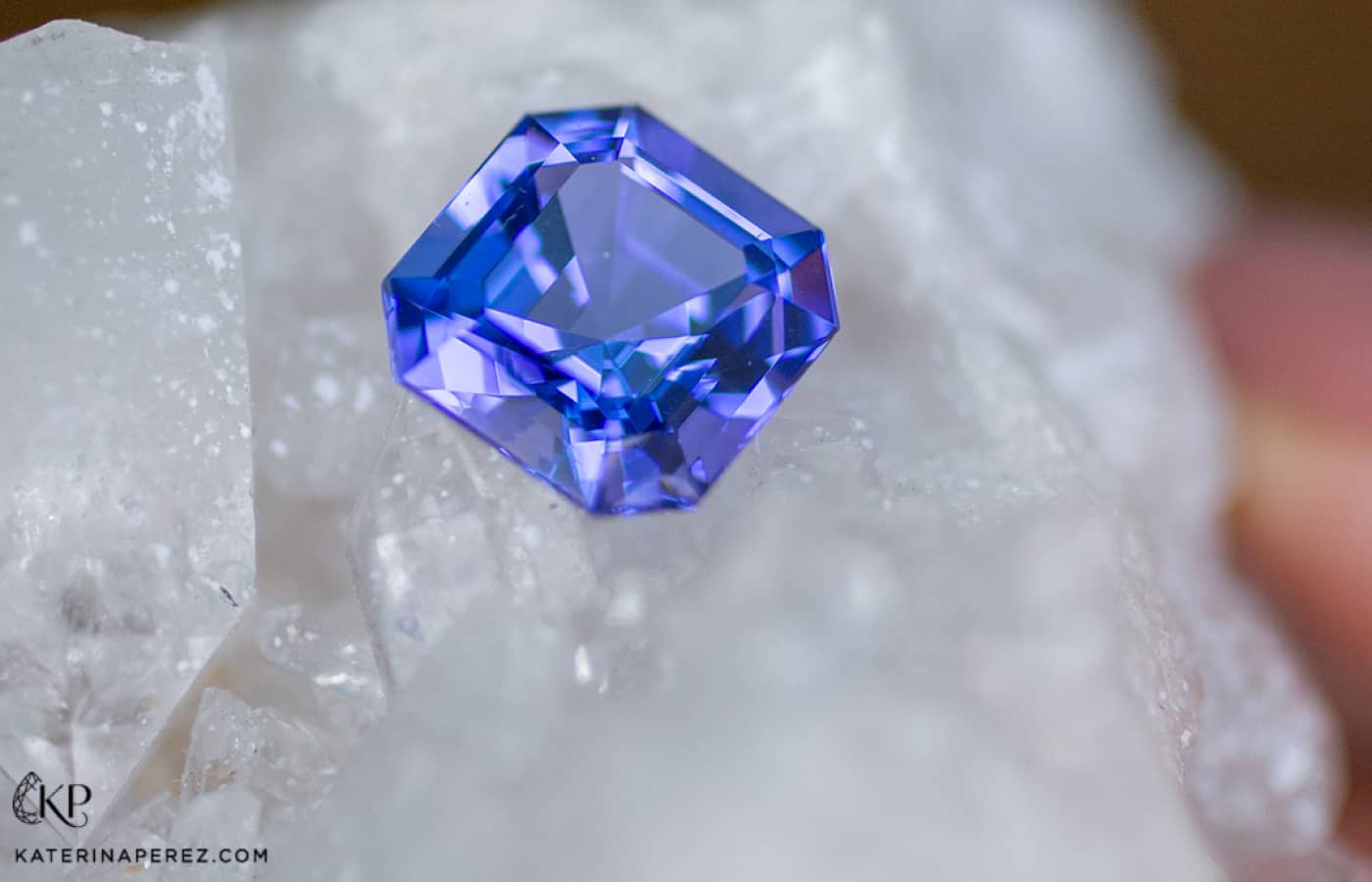  Lifestyle shot of a 5.62-ct Gemhype tanzanite