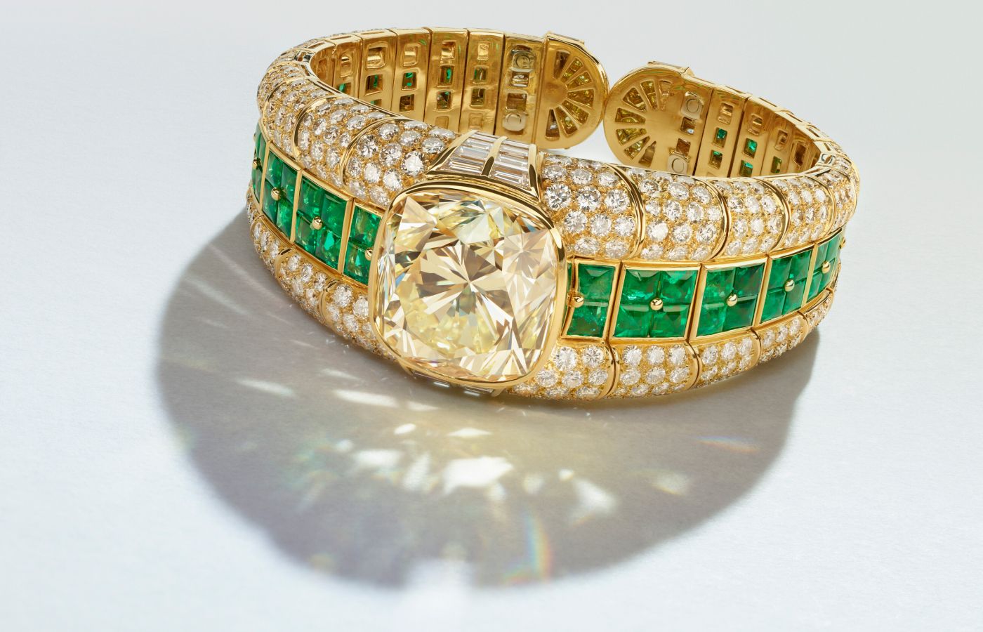   Bulgari coloured diamond and emerald bracelet (Lot 74) – Included in the Christie’s The World of Heidi Horten: Magnificent Jewels Part I auction