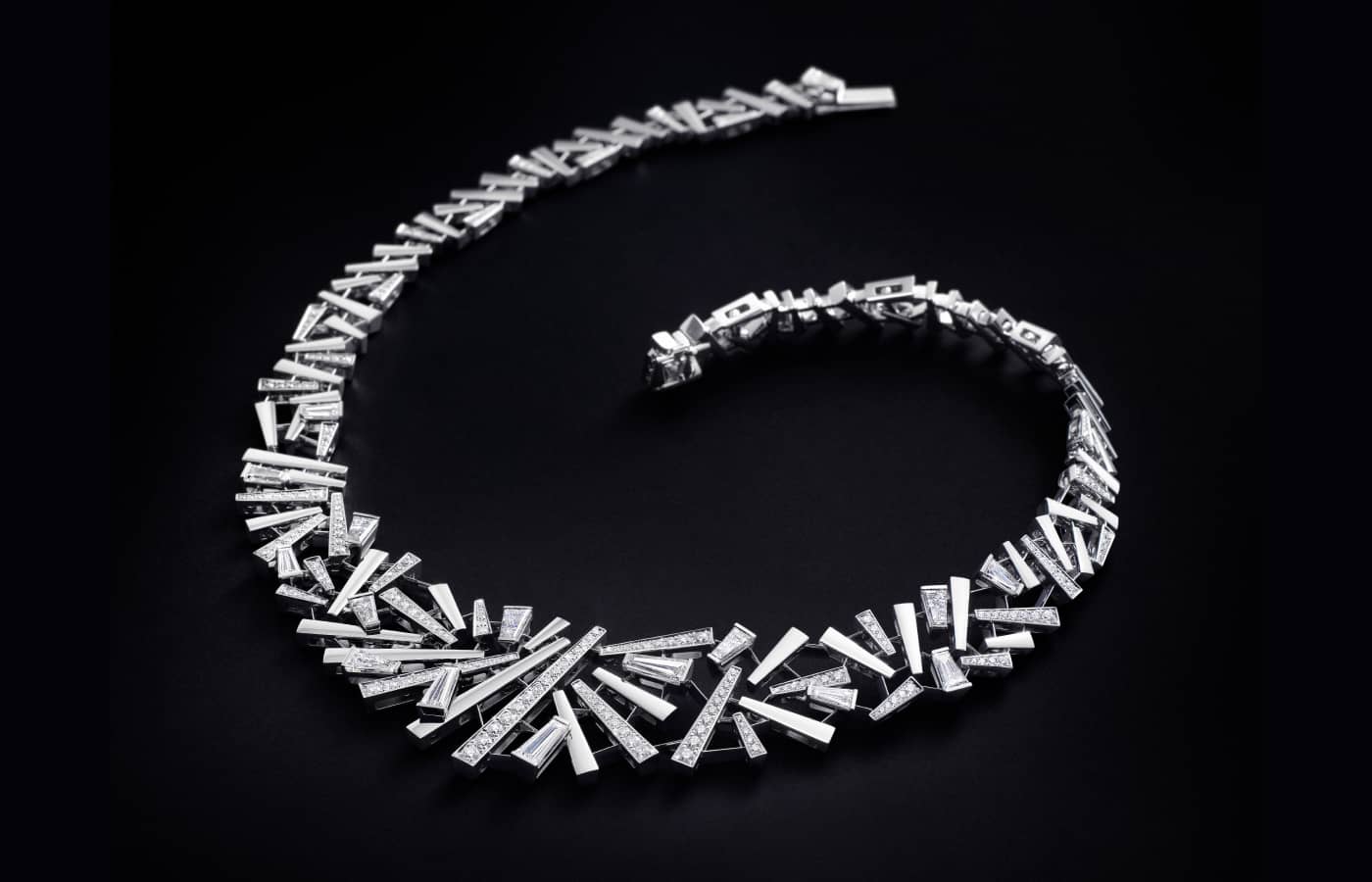 Rock Diamonds High Jewellery necklace with trapezoid- and round brilliant-cut diamonds in 18k white gold by Bucherer Fine Jewellery 