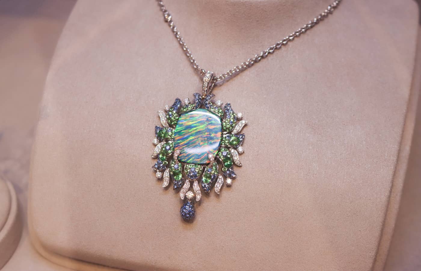 Jaipur Gems Coral Reef diamond necklace with black opal, multicoloured gemstones and diamonds for a total weight of nearly 32 carats 