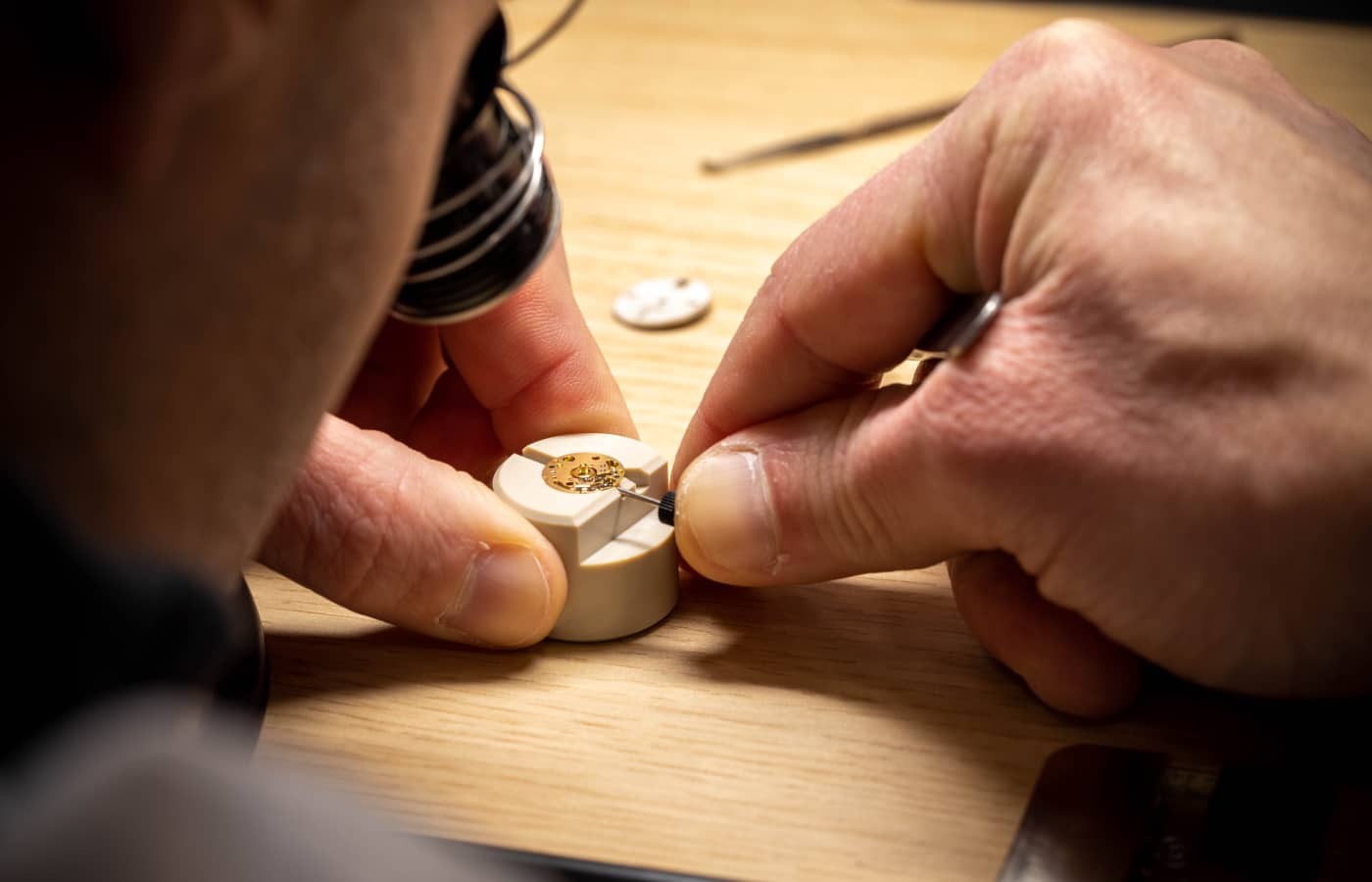  Making of the Van Cleef & Arpels Perlée Secret Pendant watch
