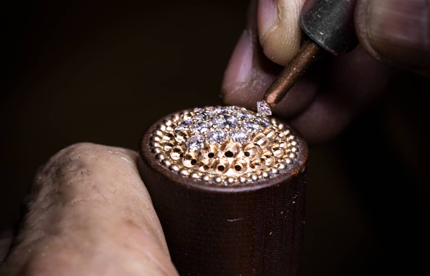  Making of the Van Cleef & Arpels Perlée Secret Pendant watch