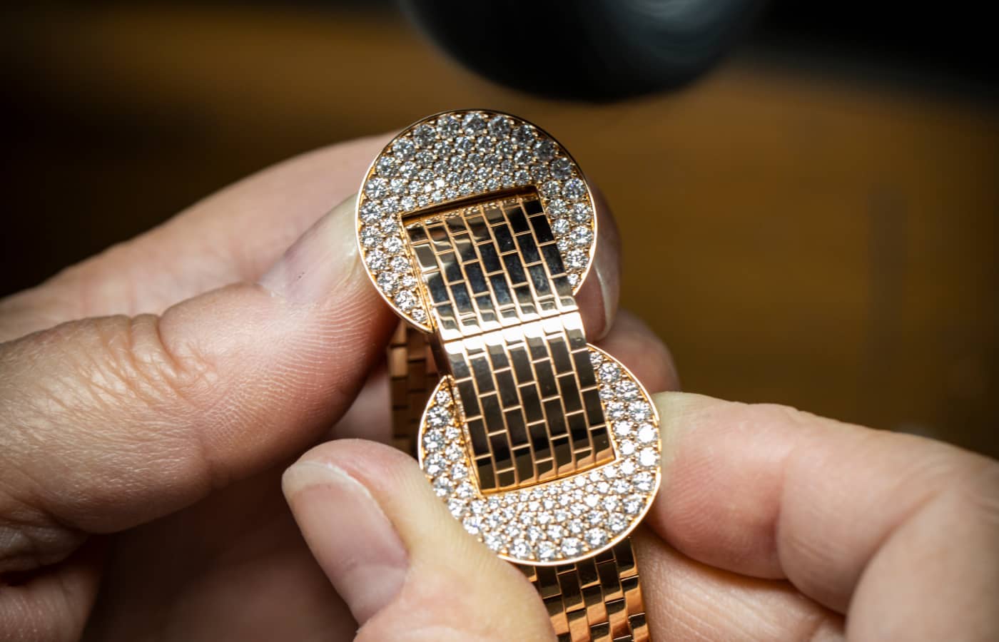  Van Cleef & Arpels Ludo Secret watch in rose gold, diamond and guilloché white mother-of-pearl