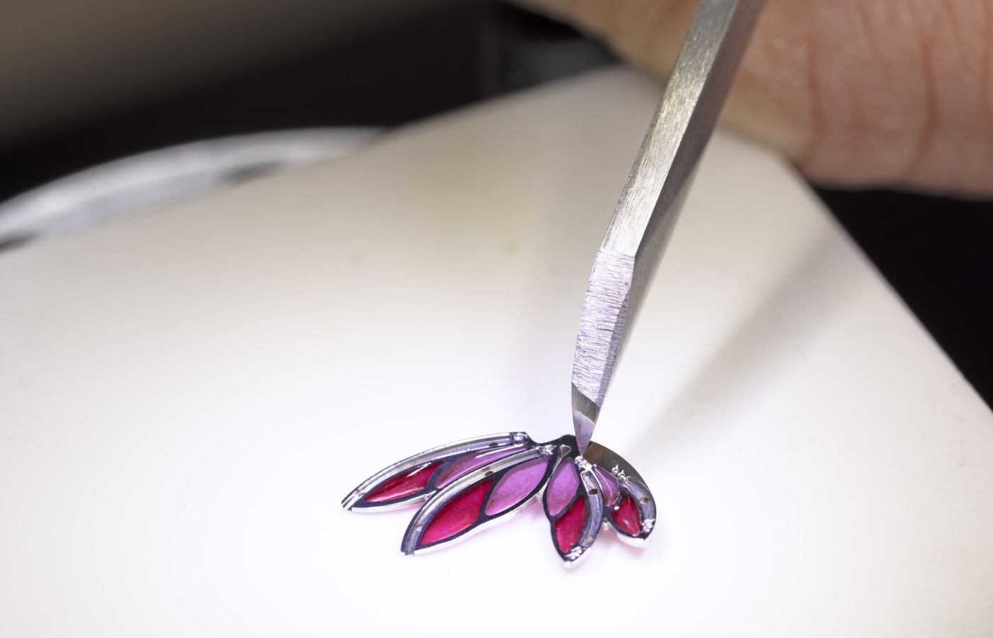  Making of the Van Cleef & Arpels Lady Féerie Or Rose watch  in rose gold,  pink sapphire, white mother-of-pearl, opaque and plique-à-jour enamel and diamond 
