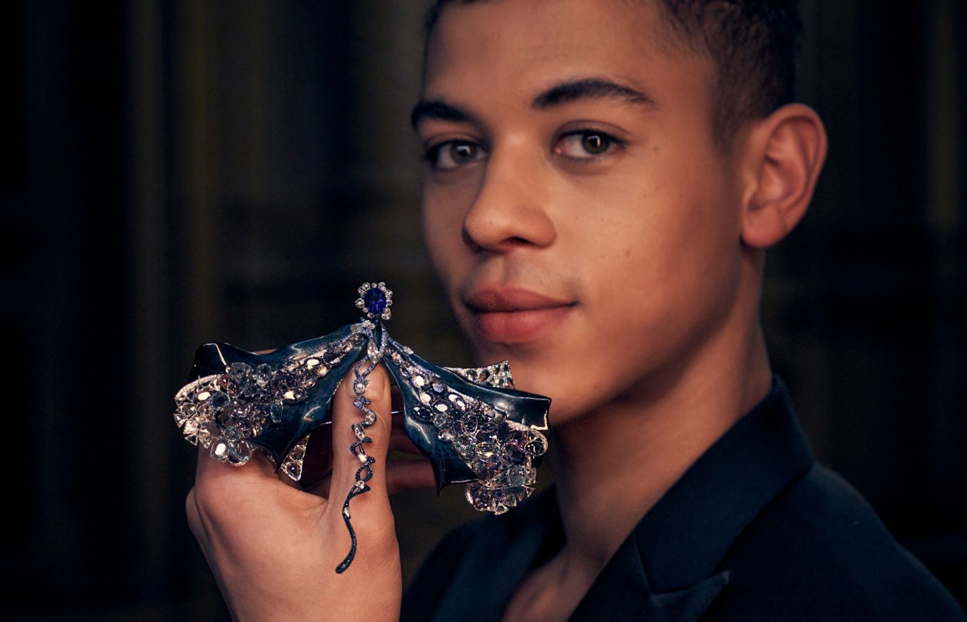  Ballet dancer Guillaume Diop presents the ‘A Dragonfly Wearing Moonlight’ artwork by Chinese jeweller Feng J. Photo credit: James Bort