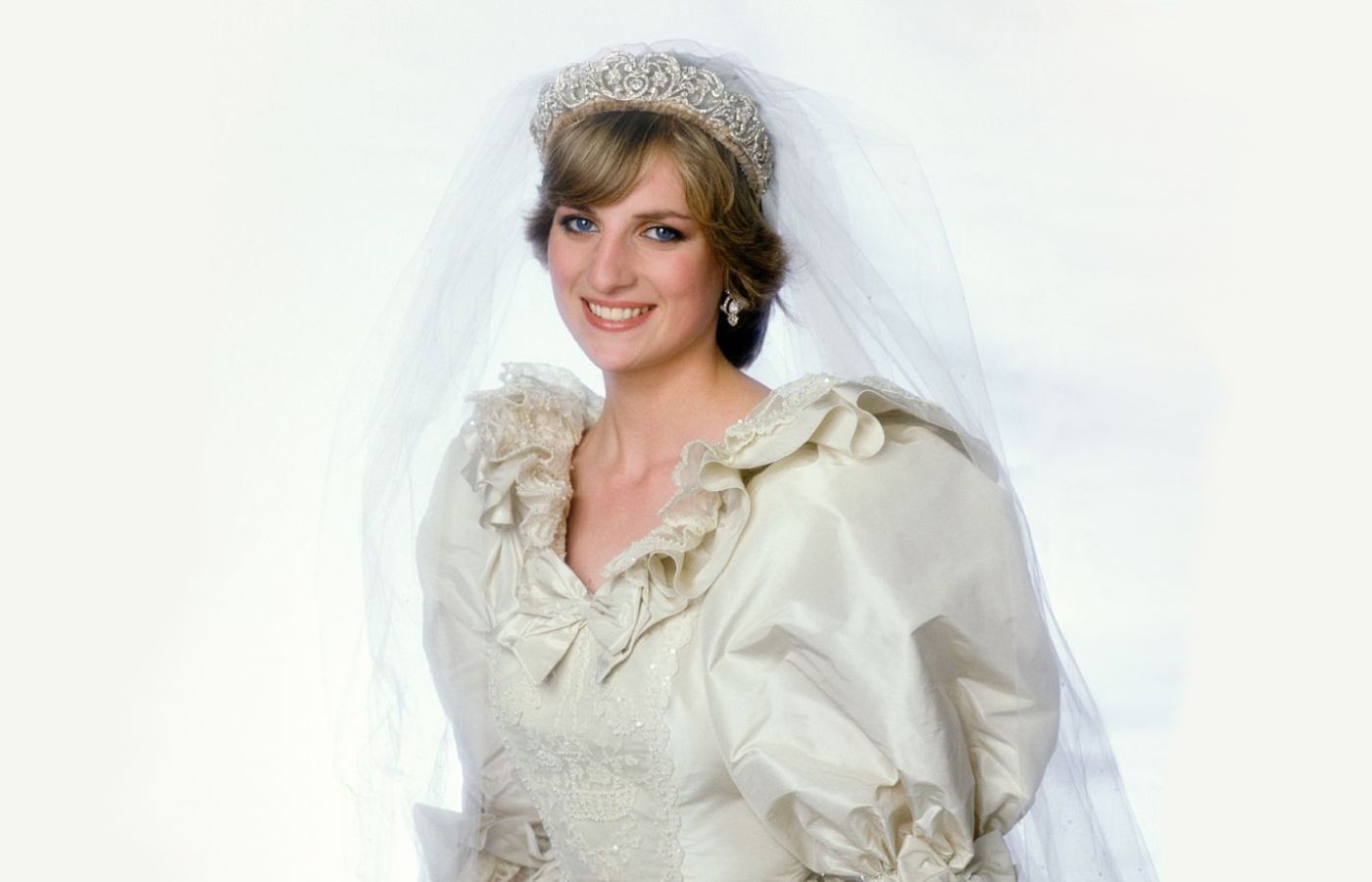  Princess Diana on her wedding day wearing the Spencer tiara