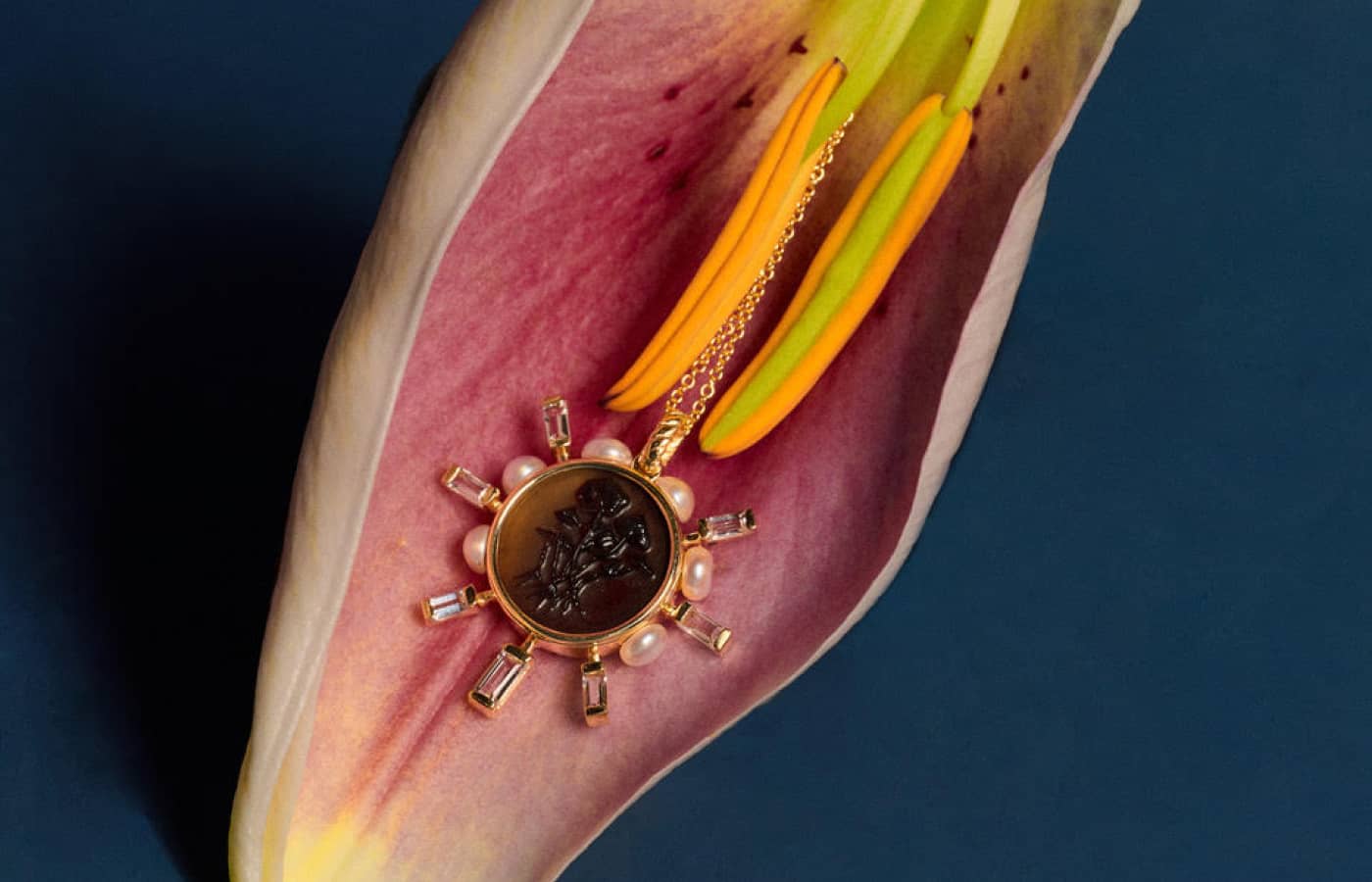  Penelope Fine Jewelry Mushroom pendant in gold, agate and pearl 