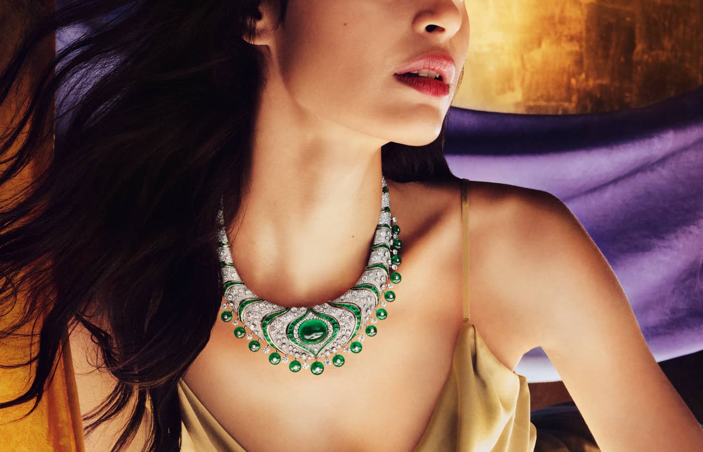  A model wears an emerald necklace from the East Meets West chapter of the Bulgari Mediterranea High Jewellery Collection