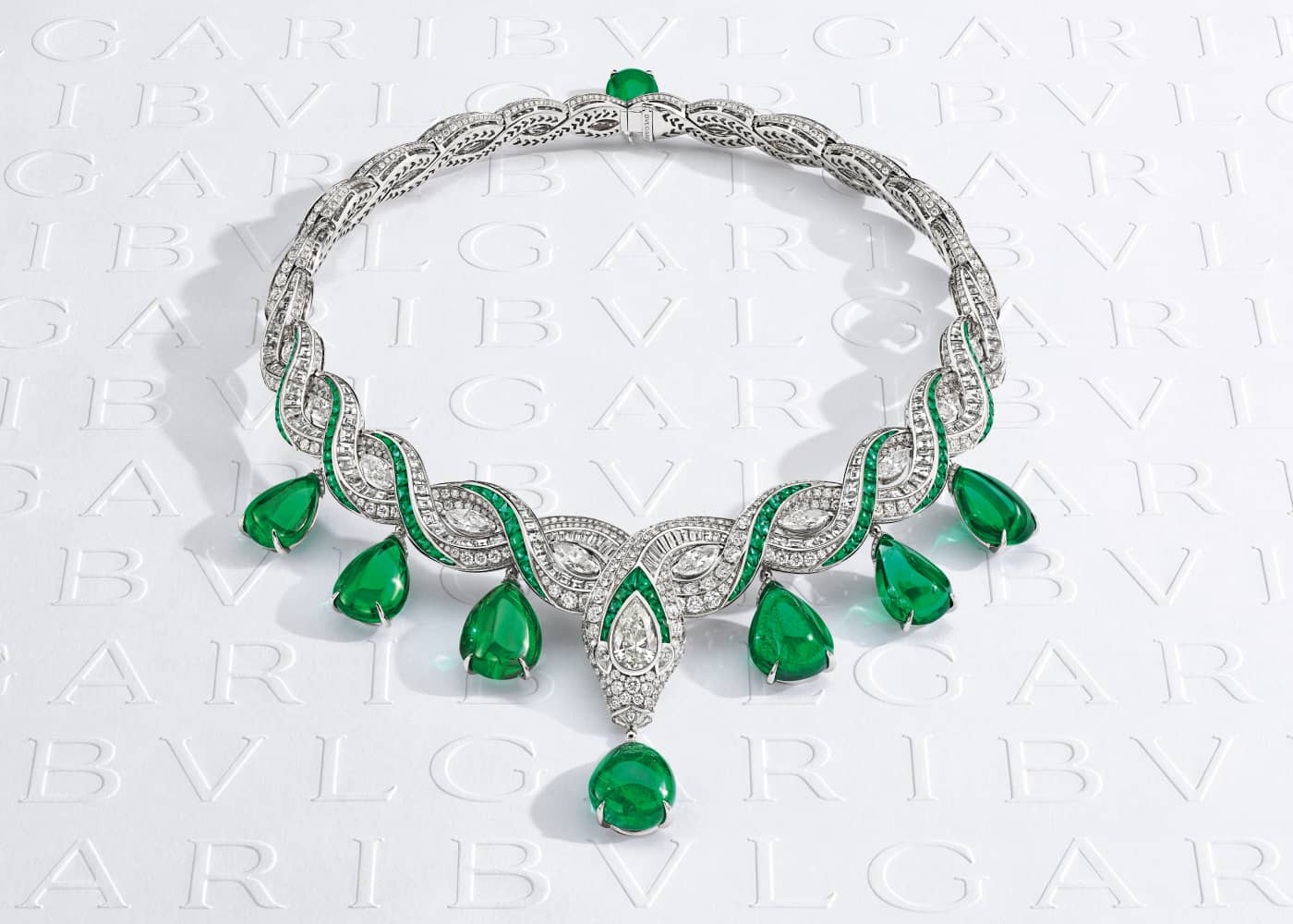 The Acanthus Emerald necklace with seven emeralds totalling 33.59 carats, plus 60 buff-top emeralds, mounted with 68 step-cut and 58 brilliant-cut and pavé-set diamonds from the Roman Splendor chapter of the Bulgari Mediterranea High Jewellery Collection