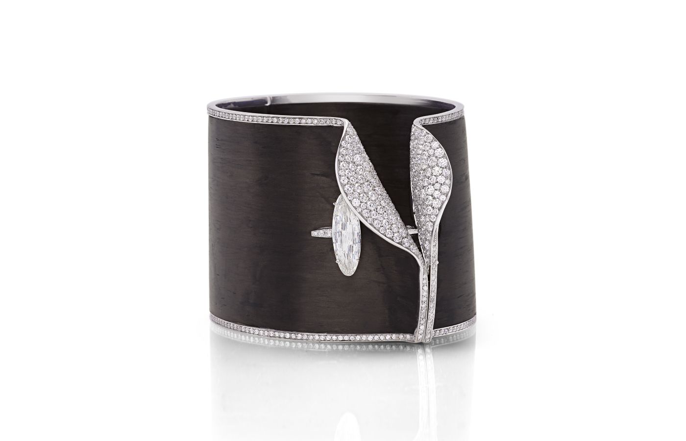  Busatti 1947 diamond cuff - 'Best in Diamonds Above $40K Retail' 2nd Place winner at the Couture Design Awards 2023