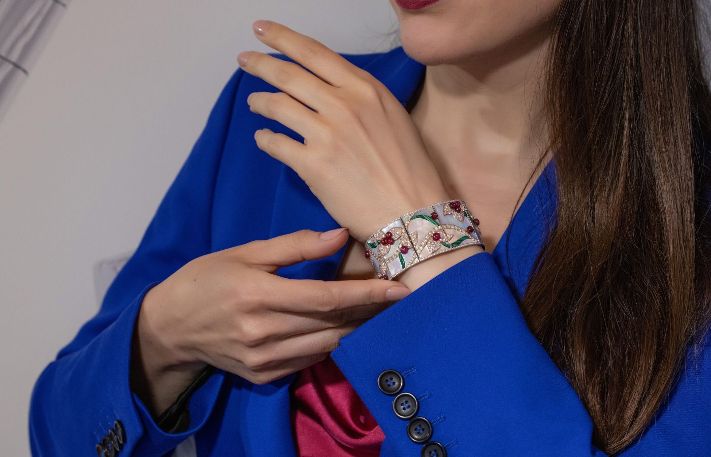  Katerina Perez wearing a Butani bracelet in mother-of-pearl, malachite, ruby and diamond
