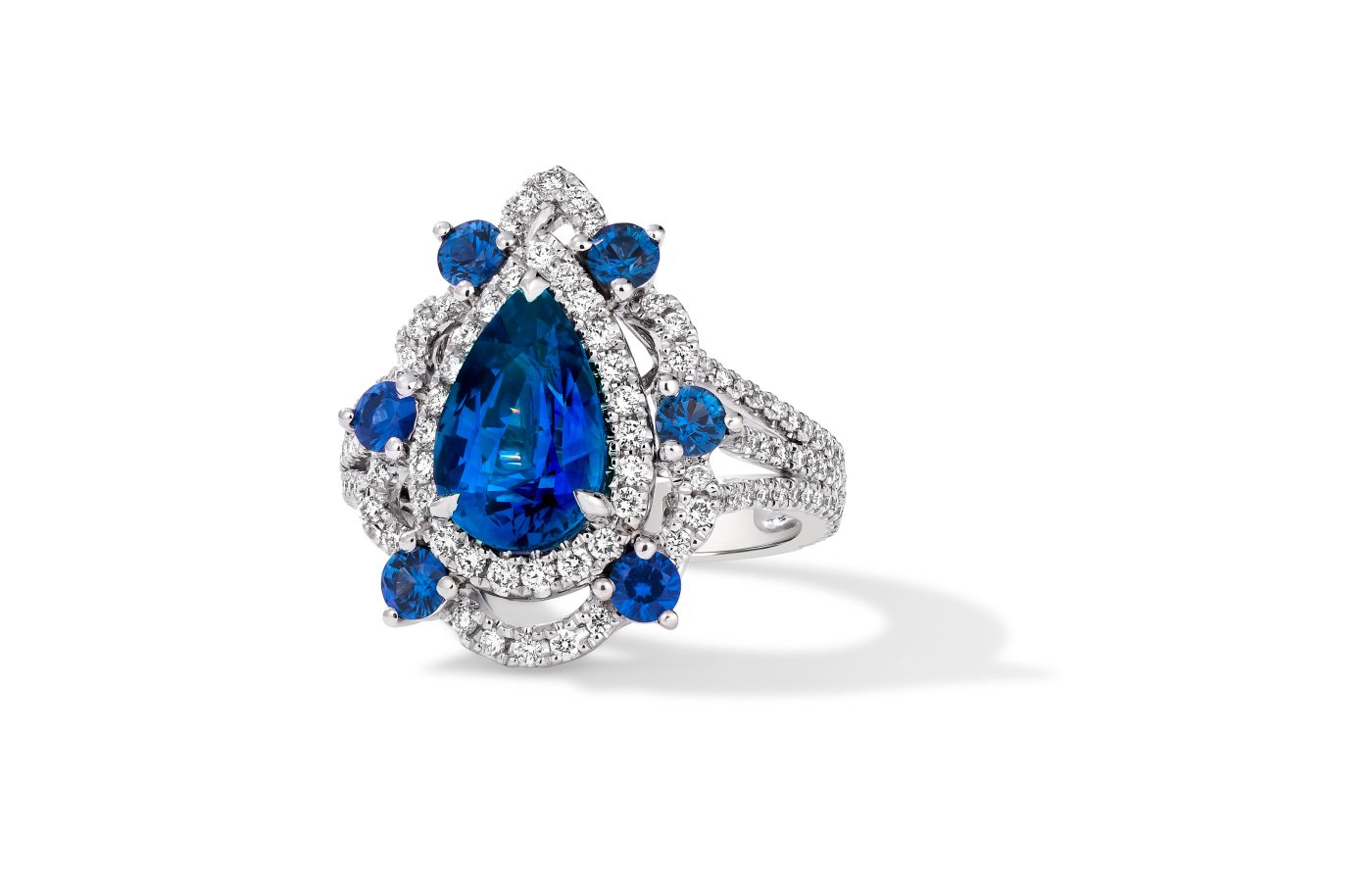 Le Vian Couture ring in platinum featuring Cornflower Sapphire, Blueberry Sapphire and Vanilla Diamonds
