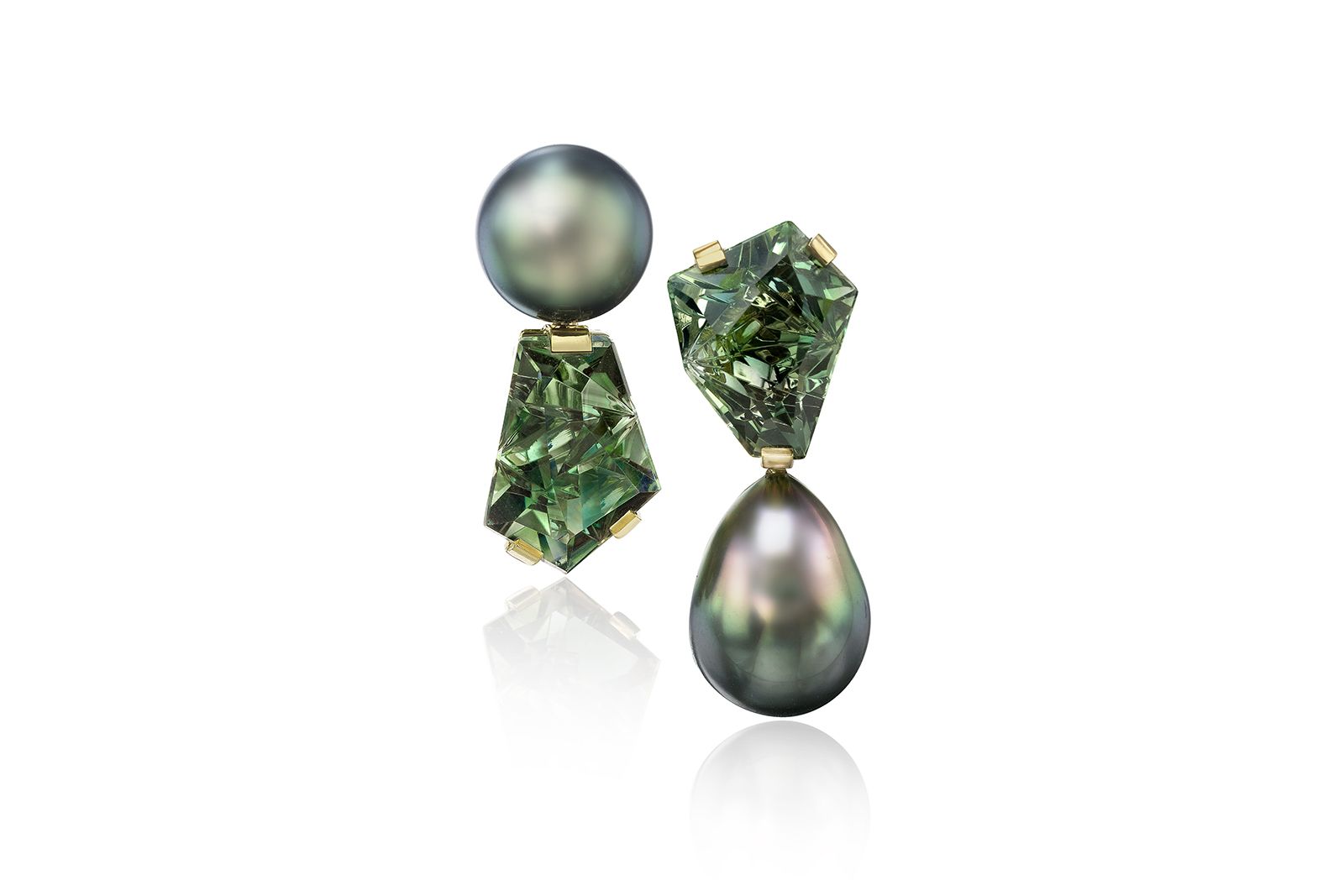  Assael 'In Reverse' earrings with 10.55 carats of sunstones and Tahitian natural colour cultured pearls in 18k yellow gold