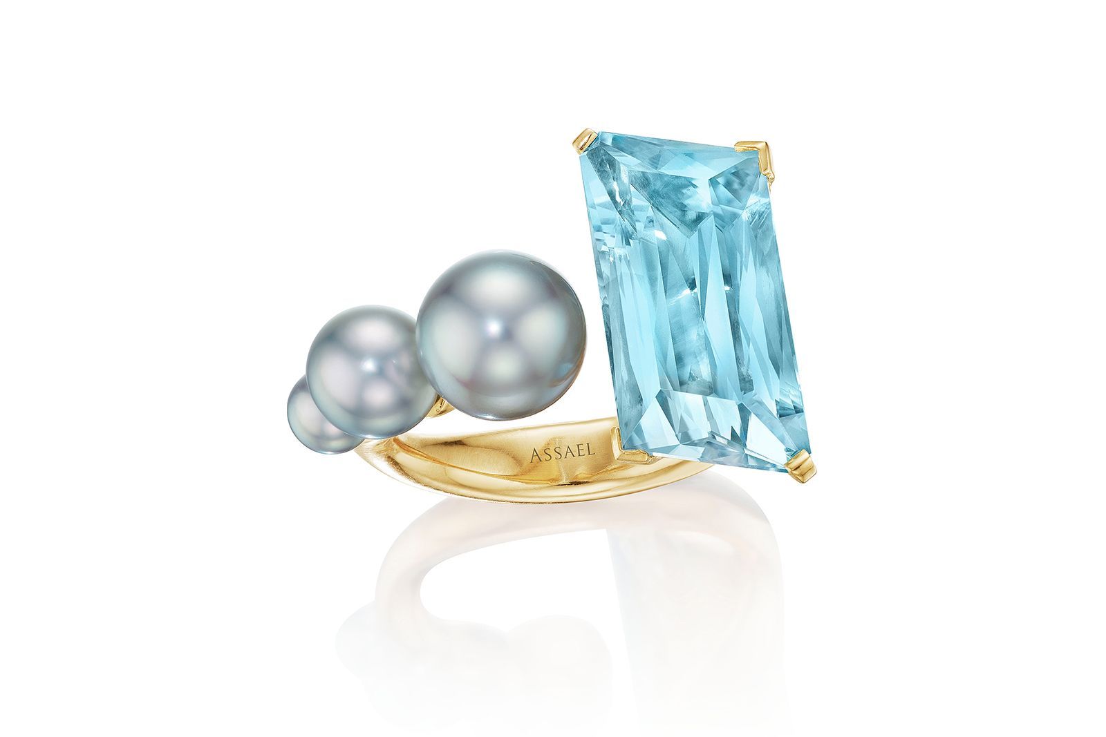 Assael blue Japanese Akoya cultured pearl ring with a 7.33 carat aquamarine in 18k rose gold  