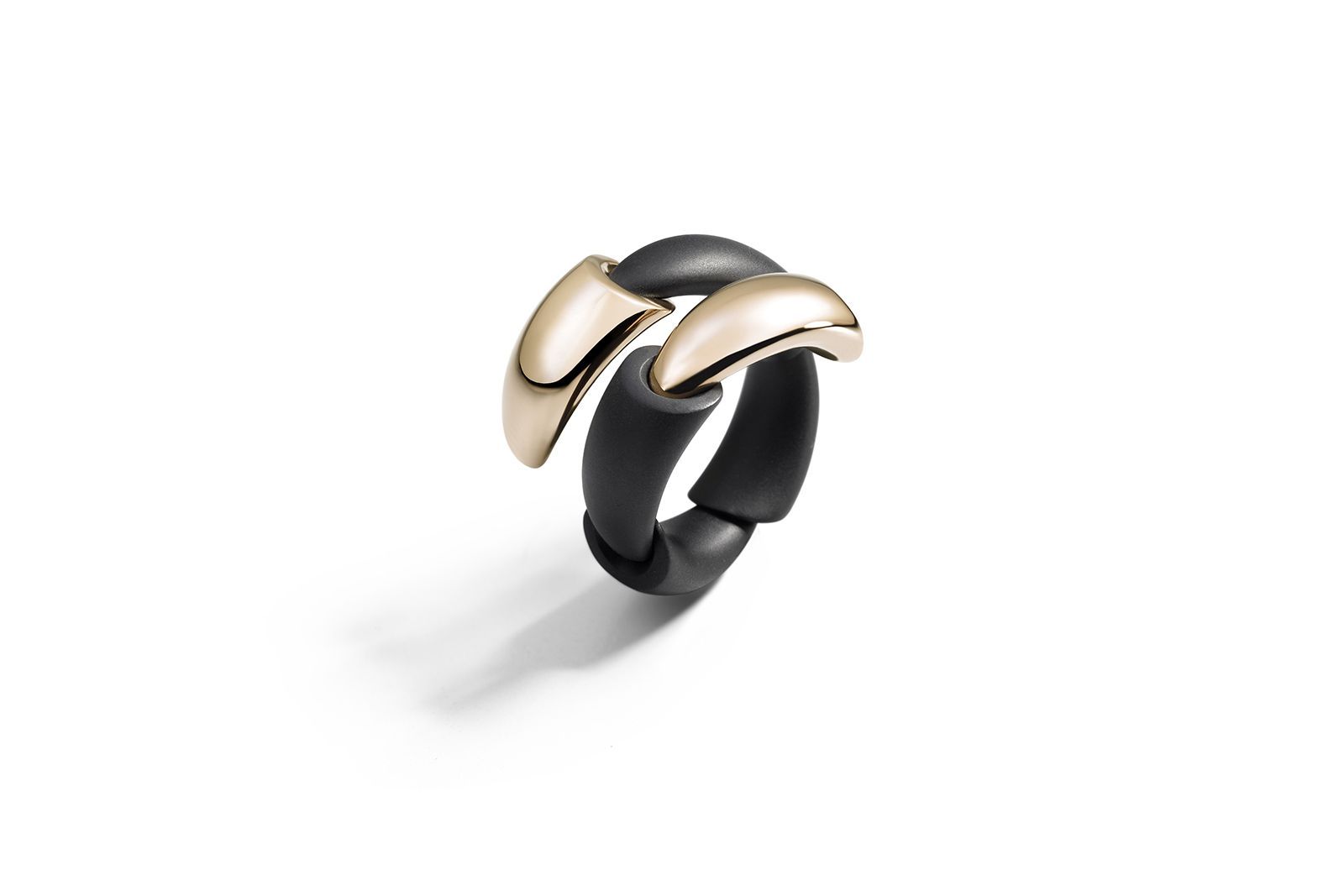  Vhernier Calla ring in matte black titanium and gold