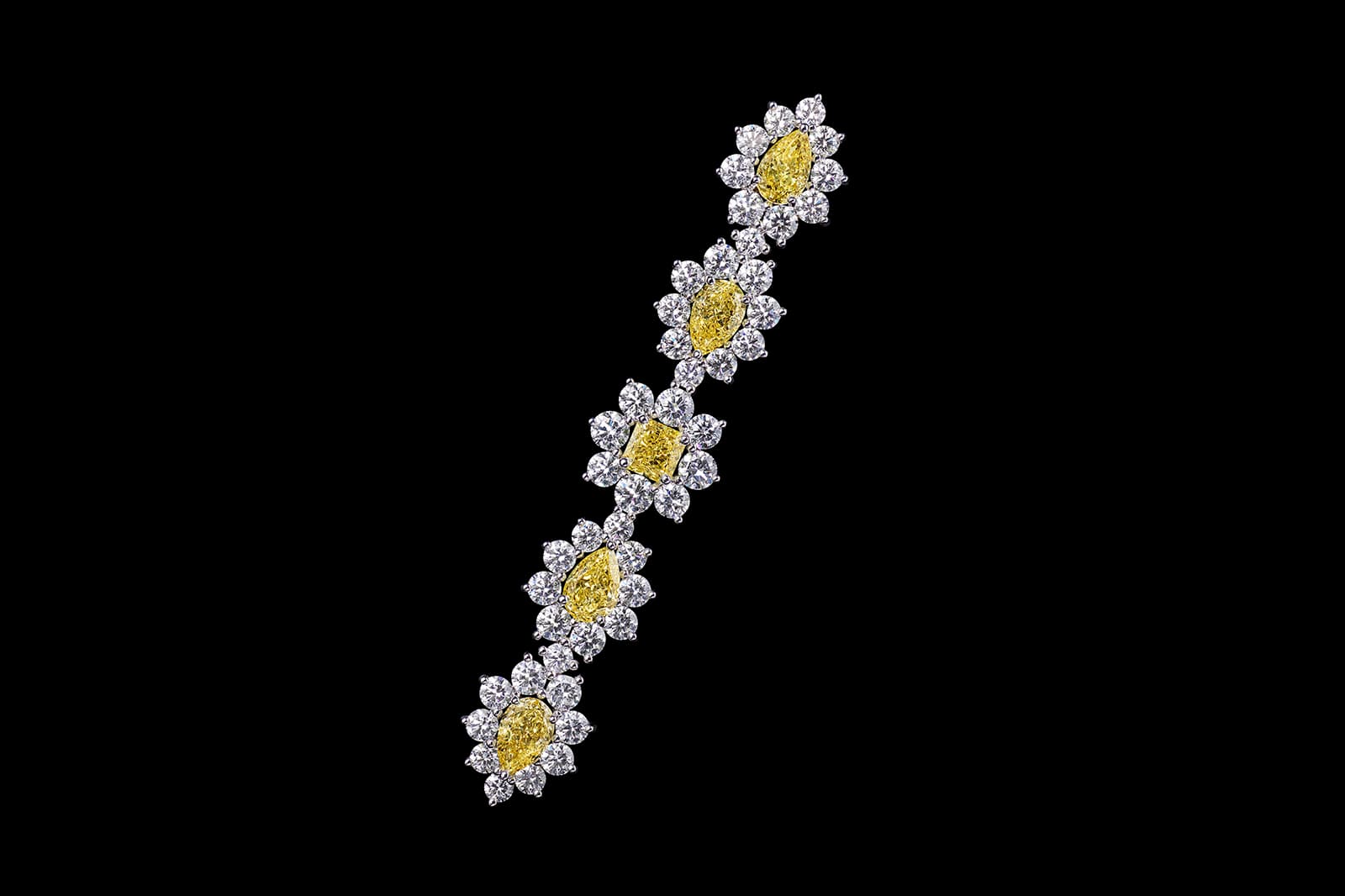  Dior Joaillerie High Jewellery brooch in white gold and yellow and white diamonds from the Les Jardins de la Couture High Jewellery collection