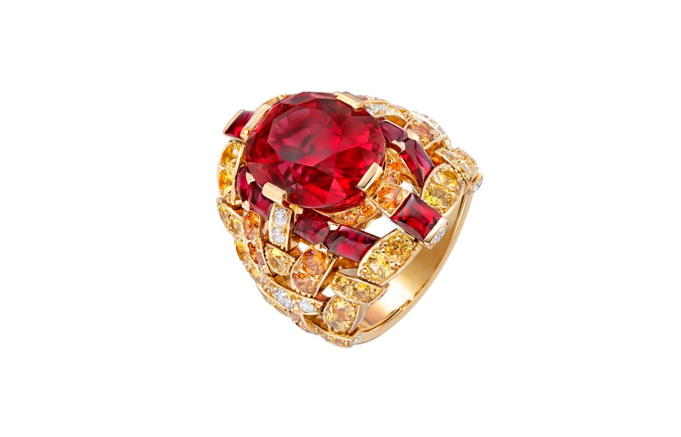  Chanel Tweed Icône Lion ring with an oval-cut red spinel of 13.95 carats, plus diamonds, rubies, red spinel, yellow sapphires and garnets in yellow gold, from the Tweed Lion set of the Tweed de Chanel High Jewellery Collection