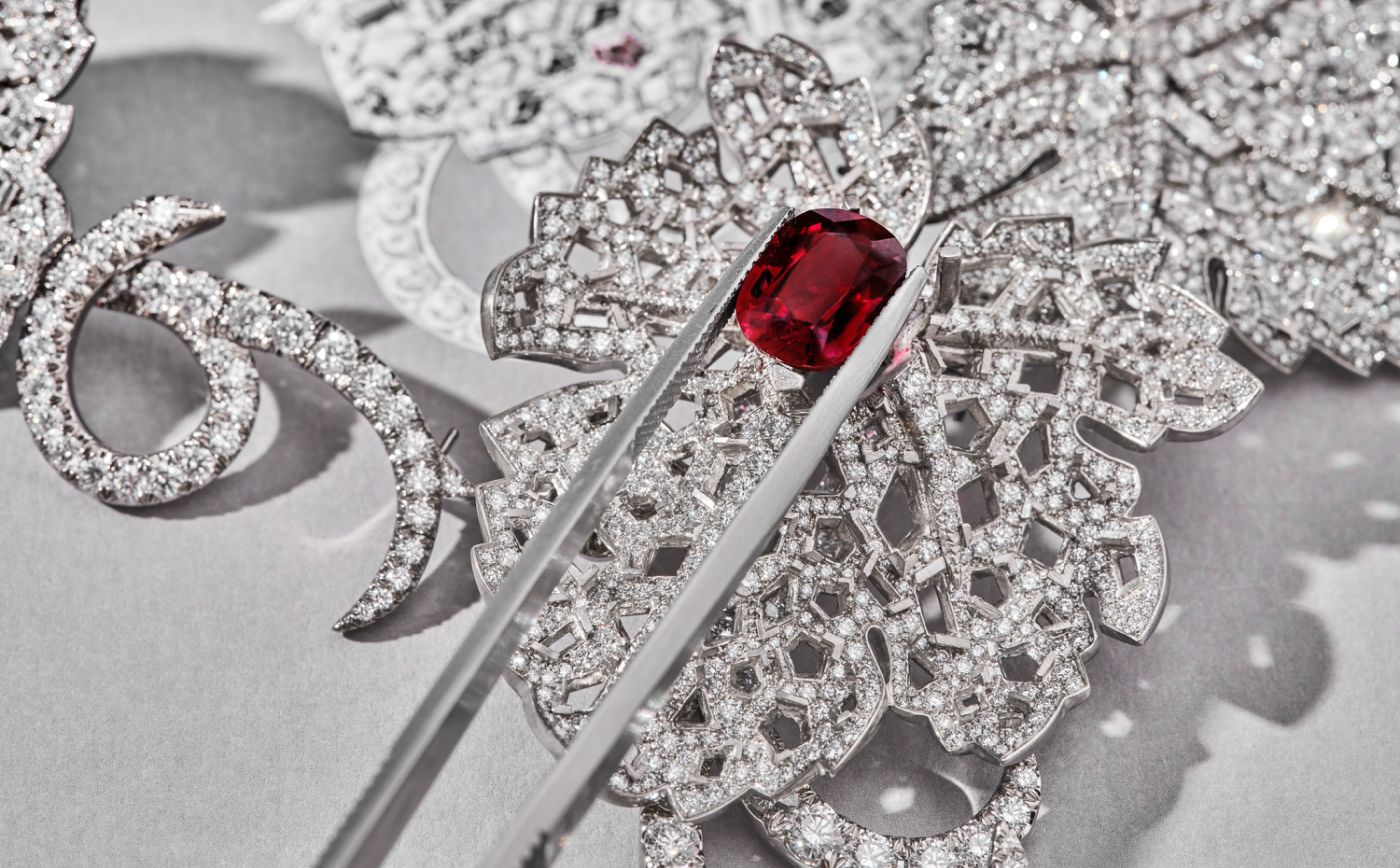 Making of the Chaumet Feuille de Vigne necklace in white gold, ruby, grey and black spinels and diamond from Le Jardin de Chaumet High Jewellery collection