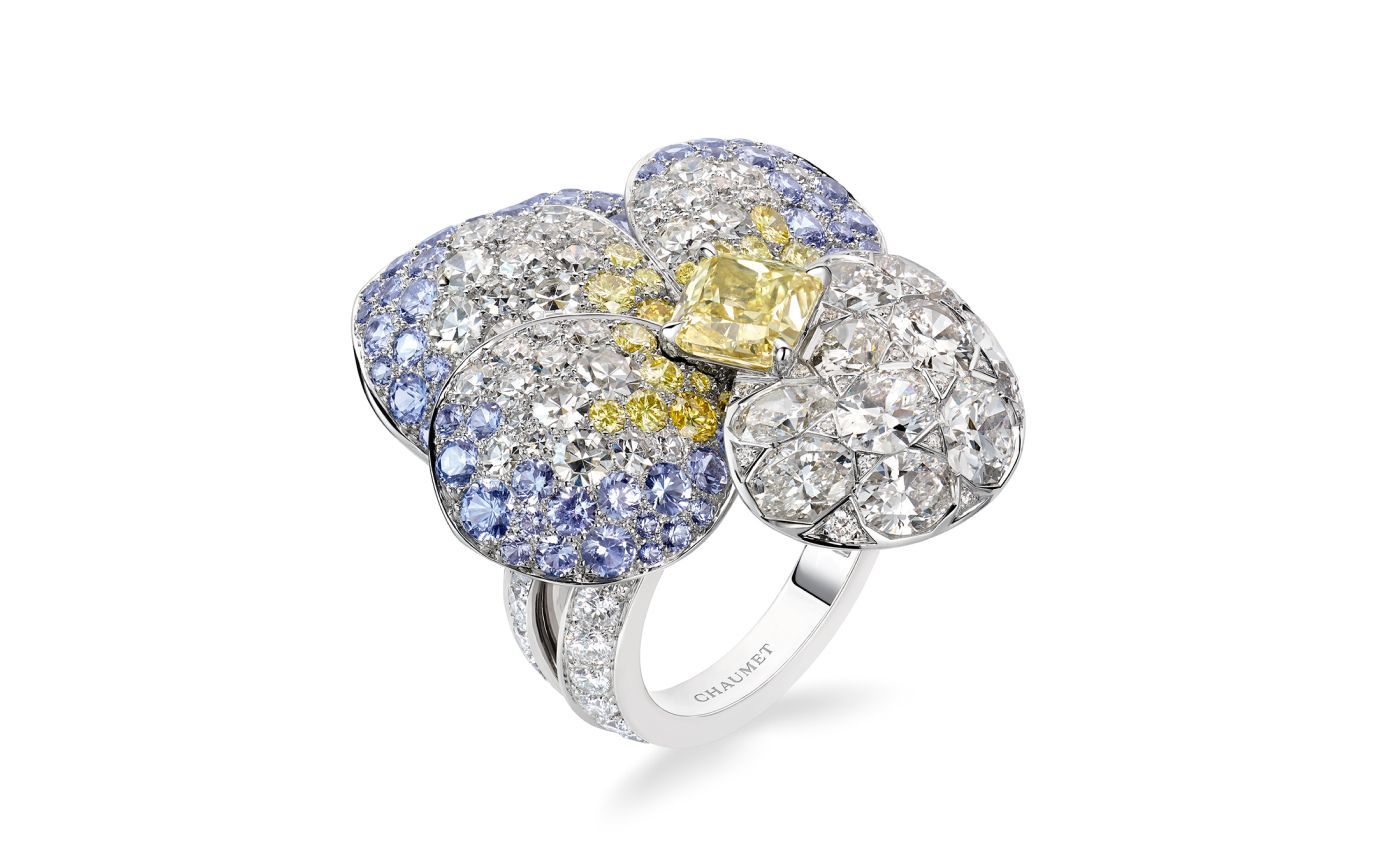   Chaumet Fleur de Pensée ring in white gold, sapphire, yellow diamonds and white diamonds from Le Jardin de Chaumet High Jewellery collection