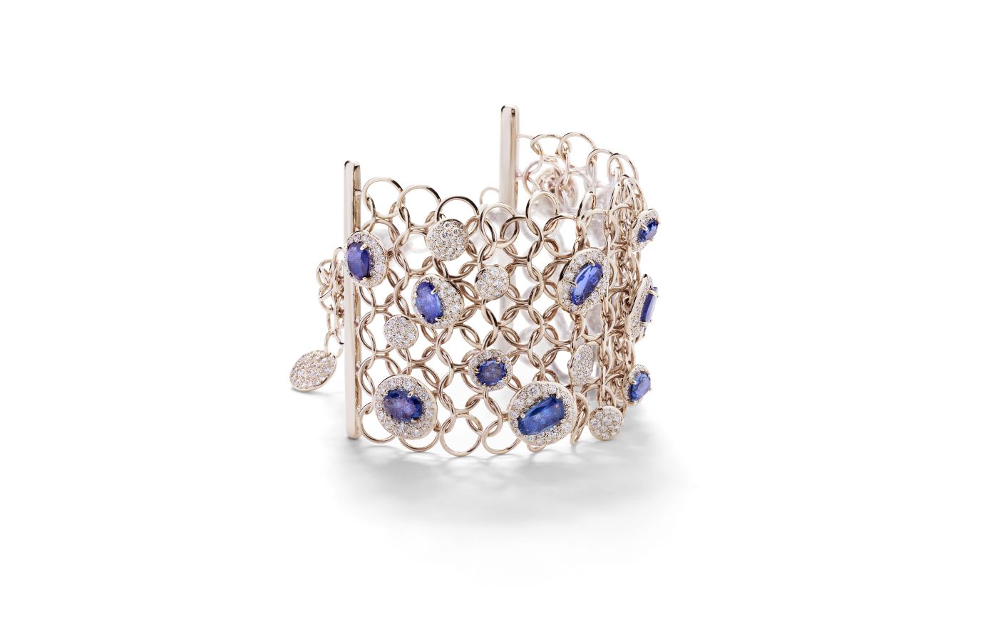  Pomellato Urban Bloom bracelet in white gold, sapphires and diamonds from the Ode to Milan High Jewellery collection