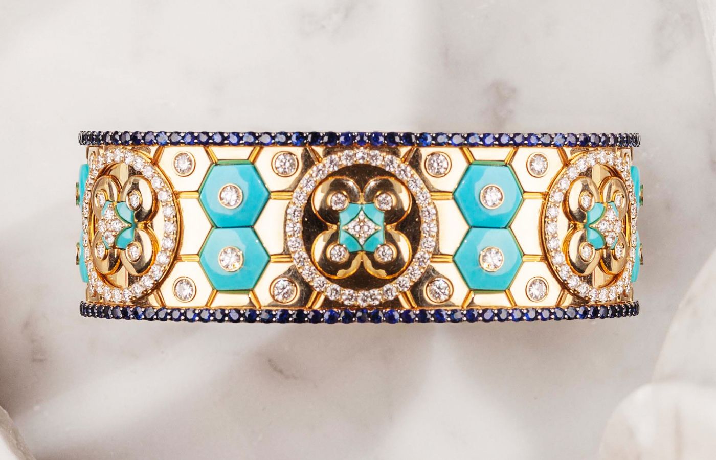  Miseno Baia large bracelet in 18k yellow gold with white diamonds, blue sapphires and natural turquoise 