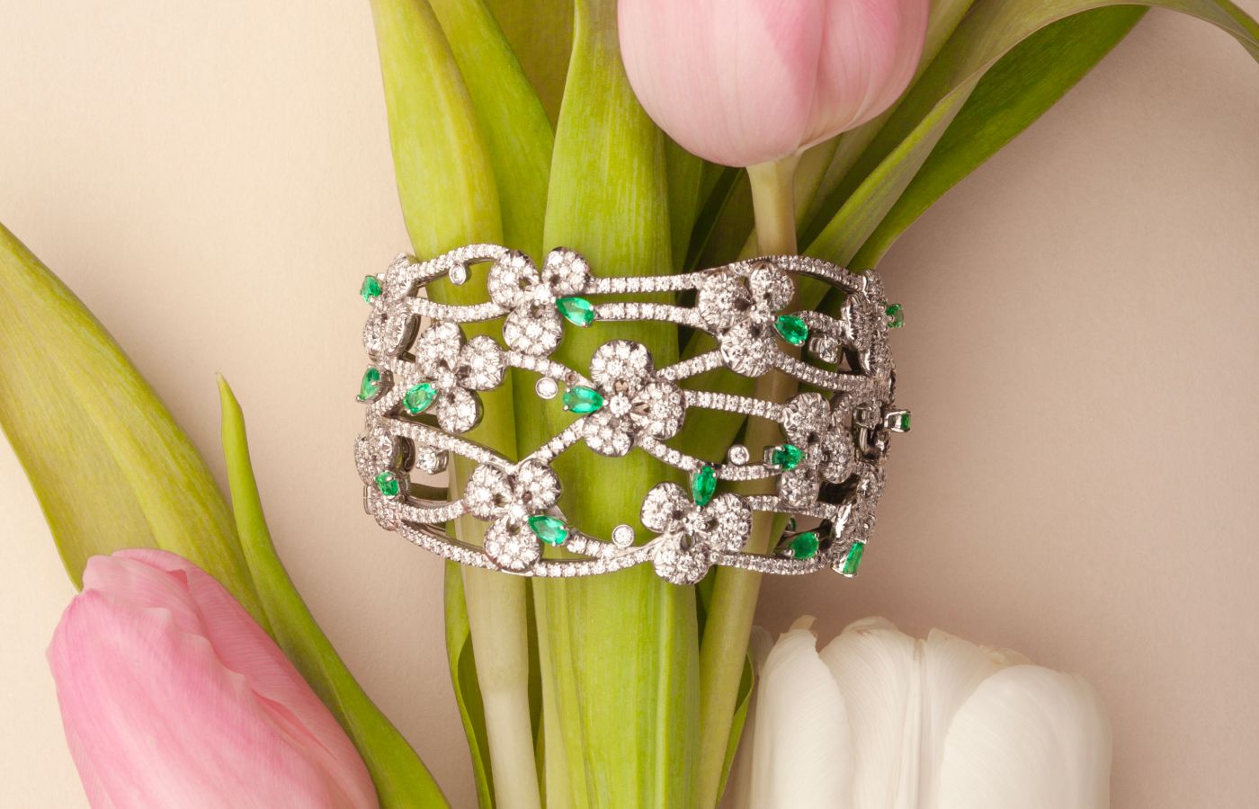  Miseno Ischia Large bracelet in18k white gold with white diamonds and emeralds